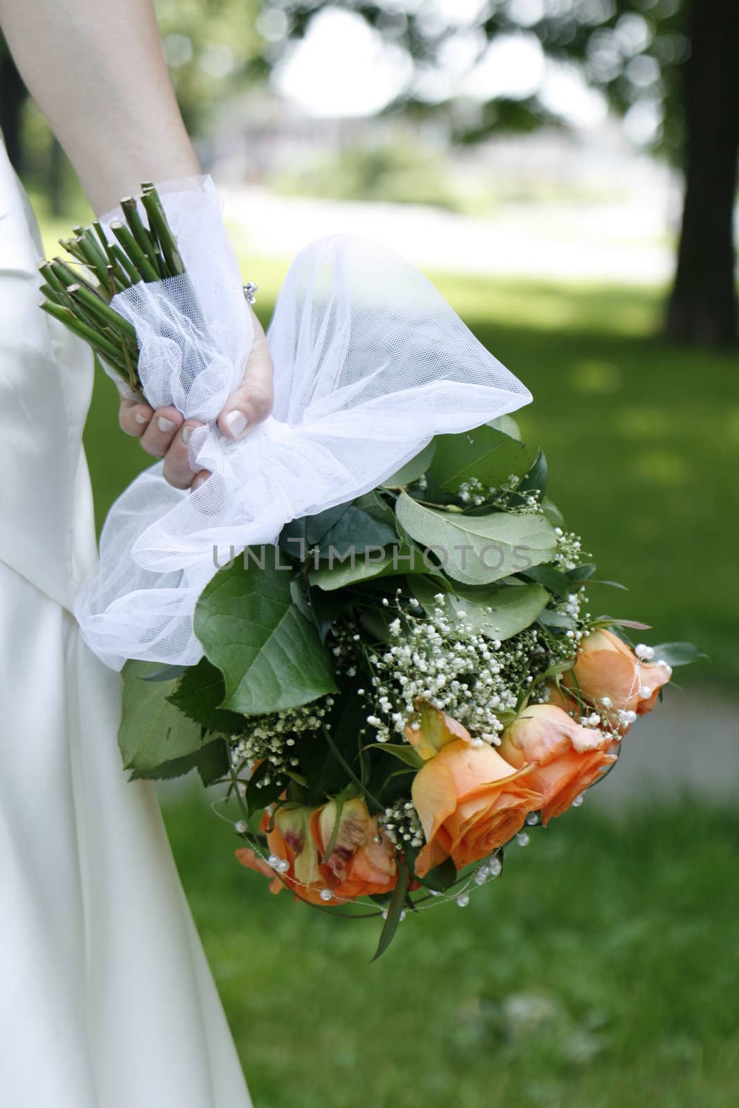 nice orange roses from the wedding table