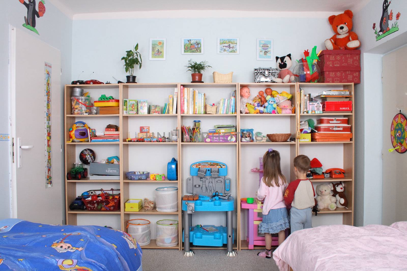 room for kids (twins) boy and girl witk workplace and kitchen