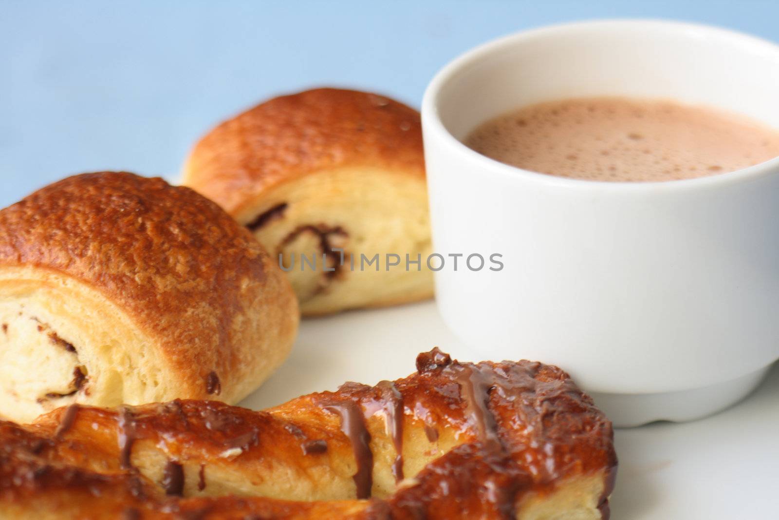 fresh cup of chocolade and sweet deserts 