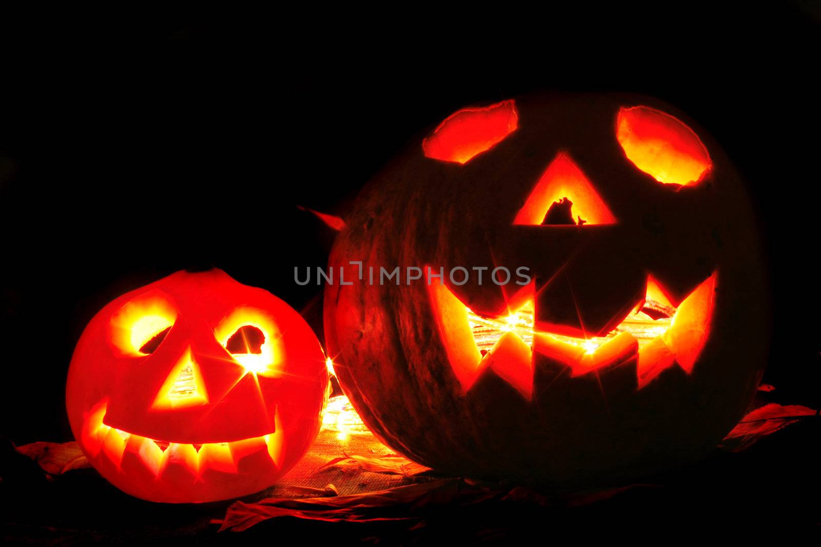 halloween pumkins in the dark night with candle lights