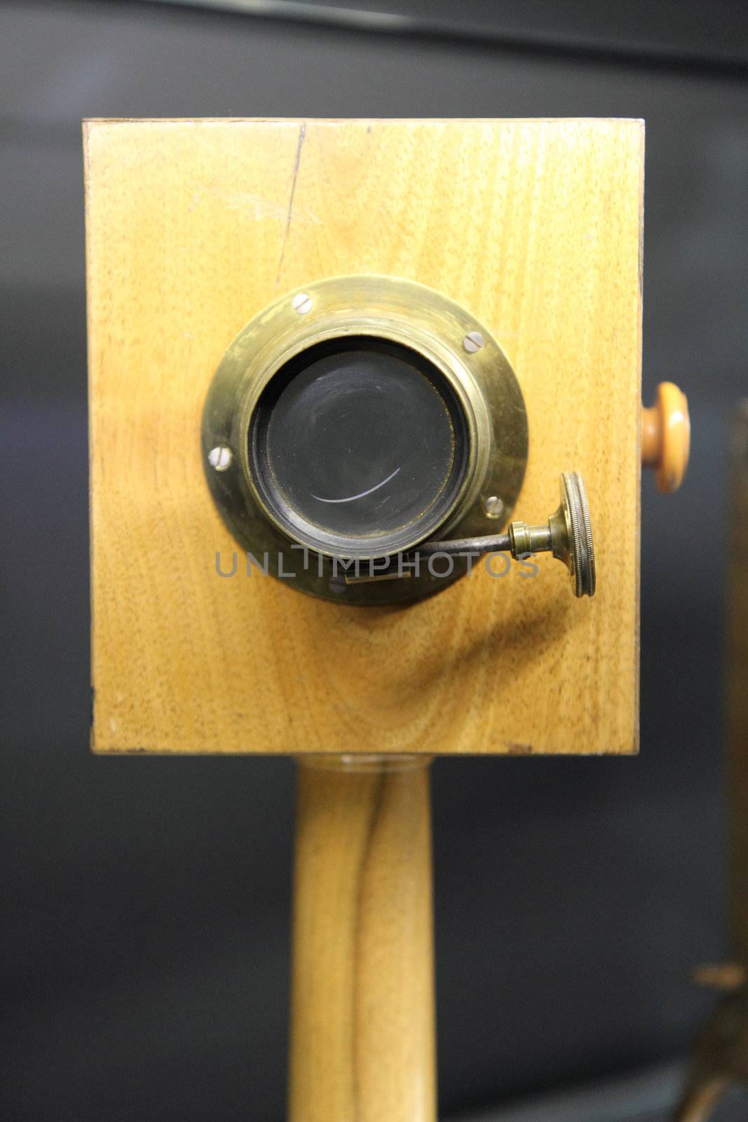 very old wooden camera  by jonnysek