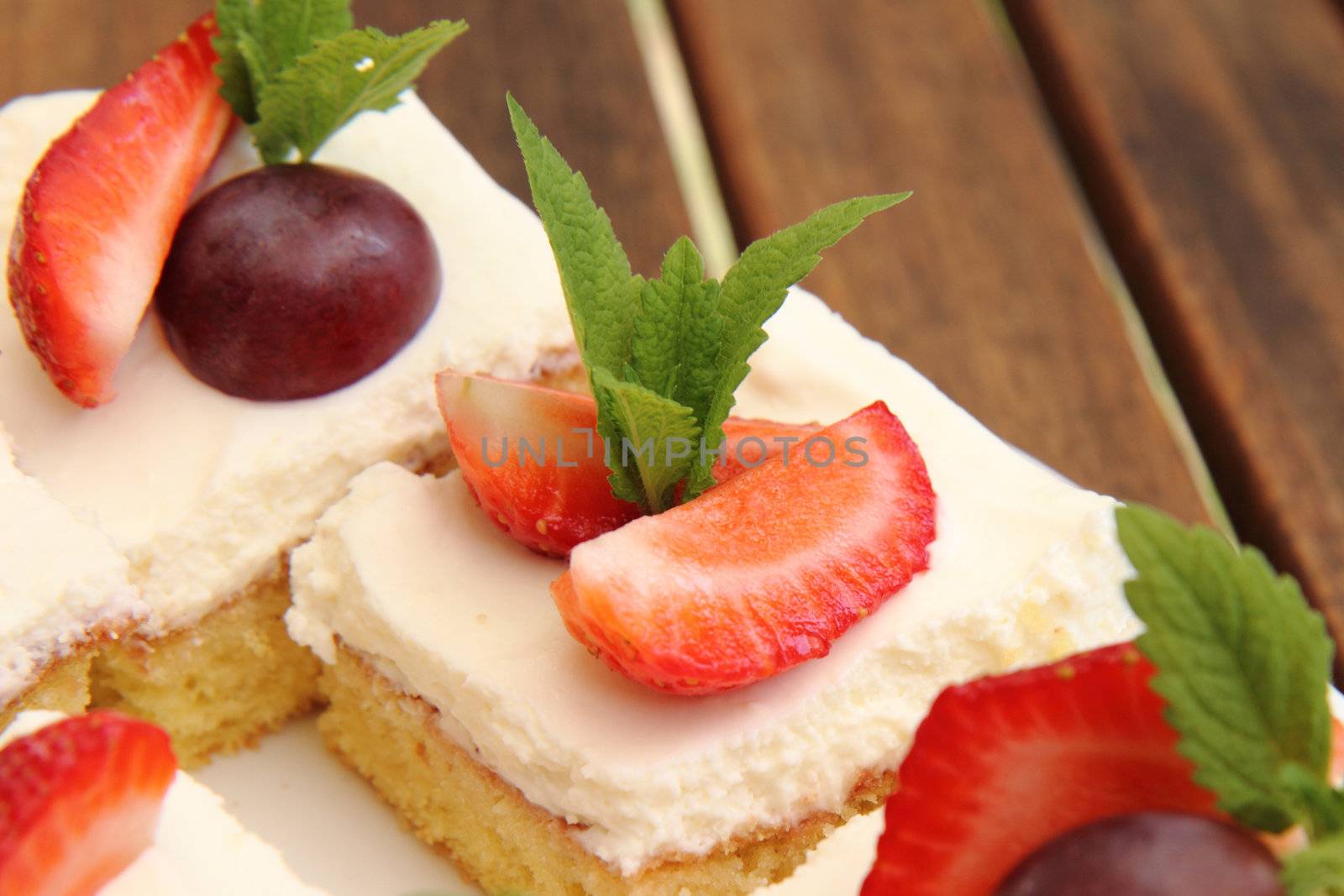 strawberry dessert  by jonnysek