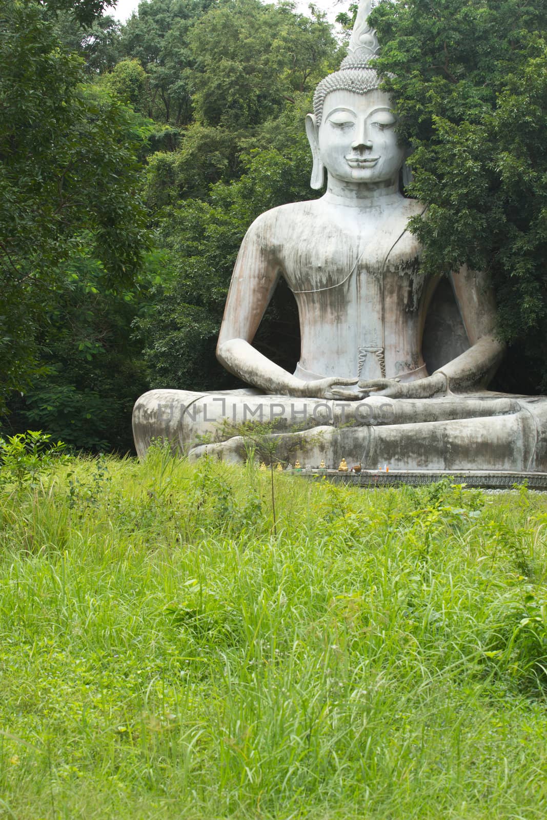 buddha statue by tiverylucky