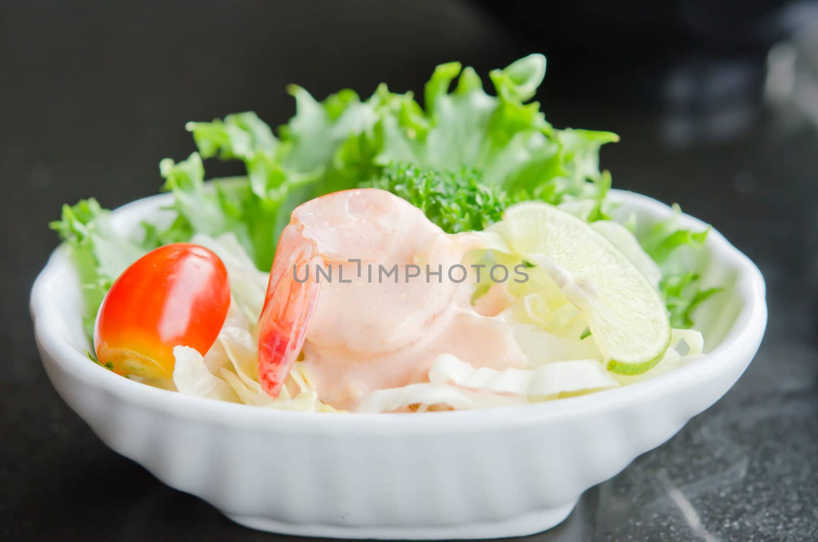 vegetable  salad with  prawn , vegetable and white cream sauce