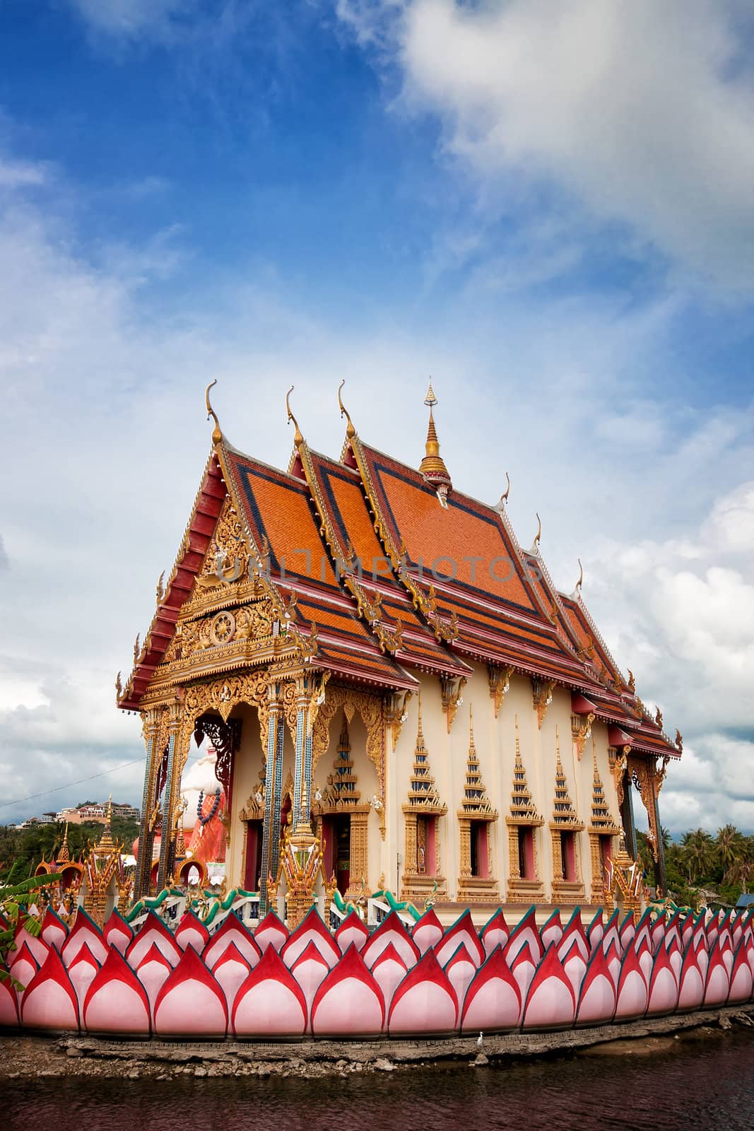 Buddhist temple at Ko Samui island, Thailand by johnnychaos