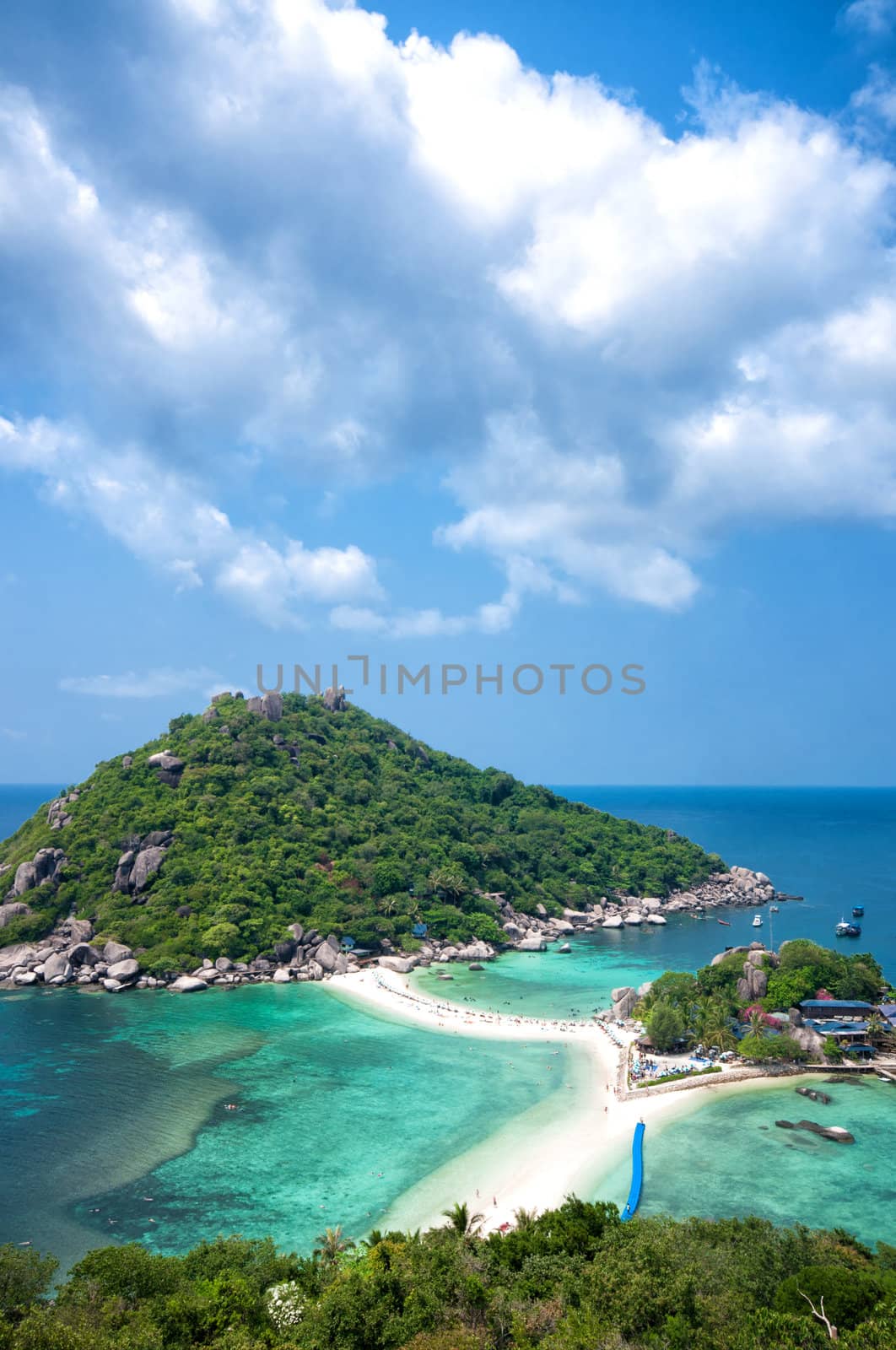 Ko Nangyuan islands in Thailand by johnnychaos