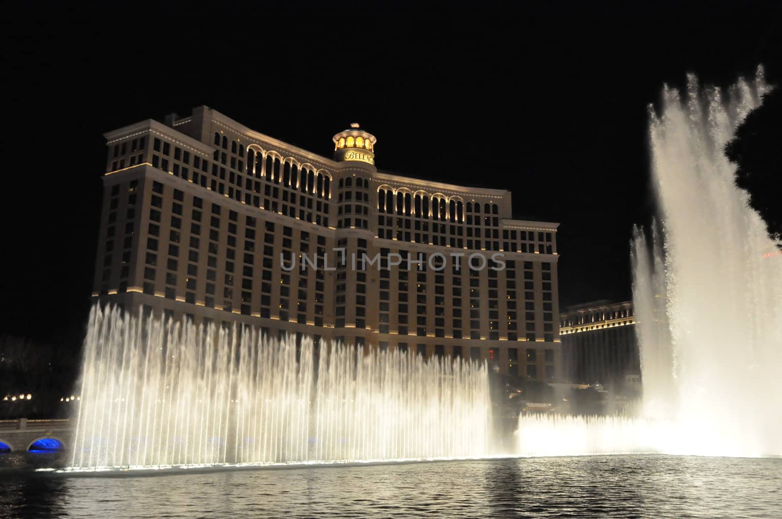 Bellagio Hotel & Casino Fountains by sainaniritu