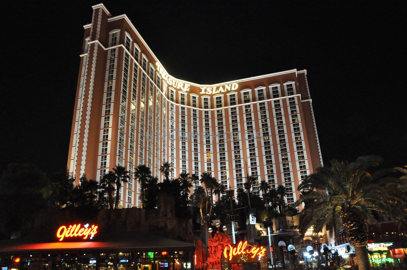 Treasure Island Hotel and Casino in Las Vegas by sainaniritu