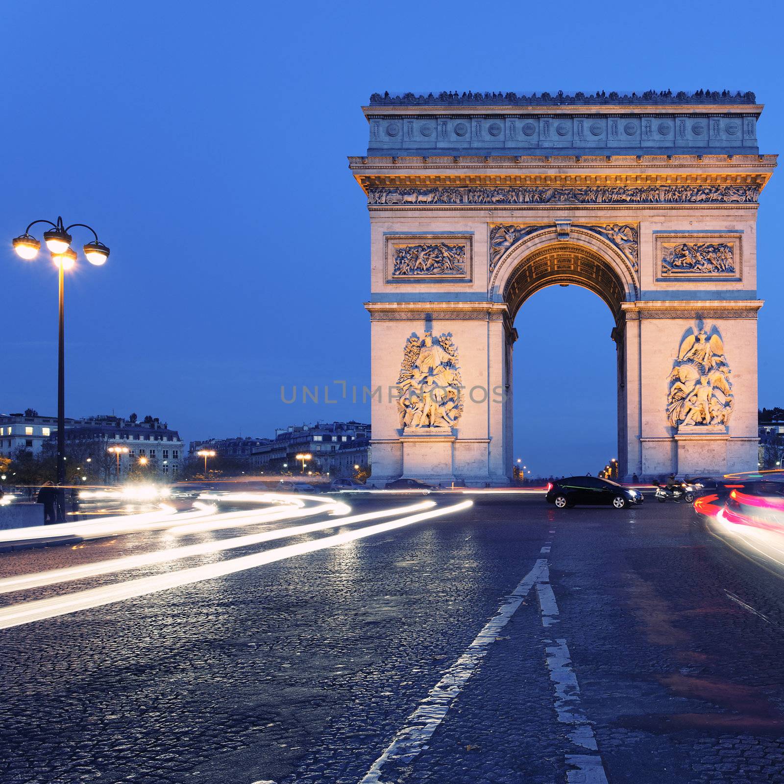 famous Arc de Triomphe by night by vwalakte