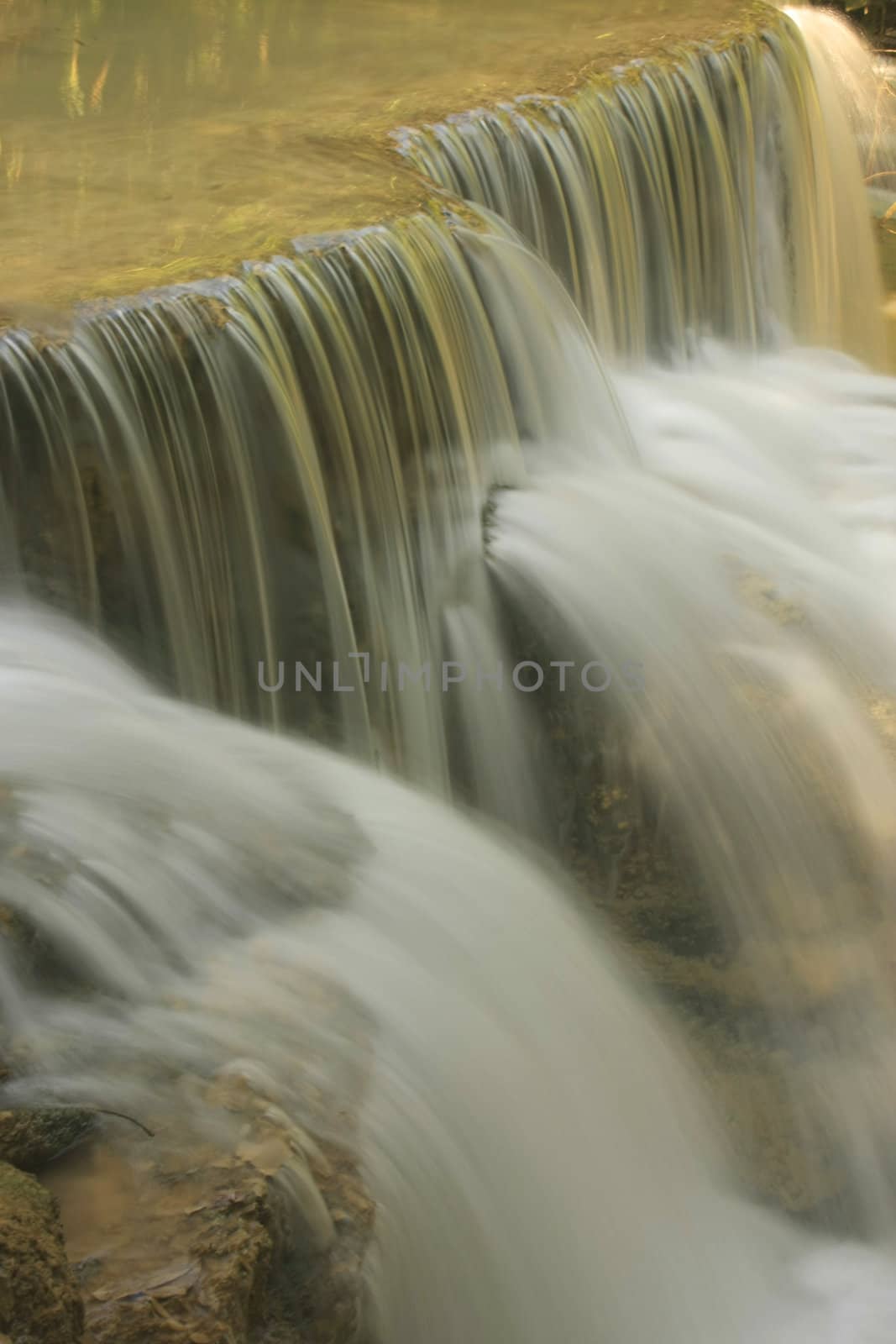 Detail of small waterfall by donya_nedomam