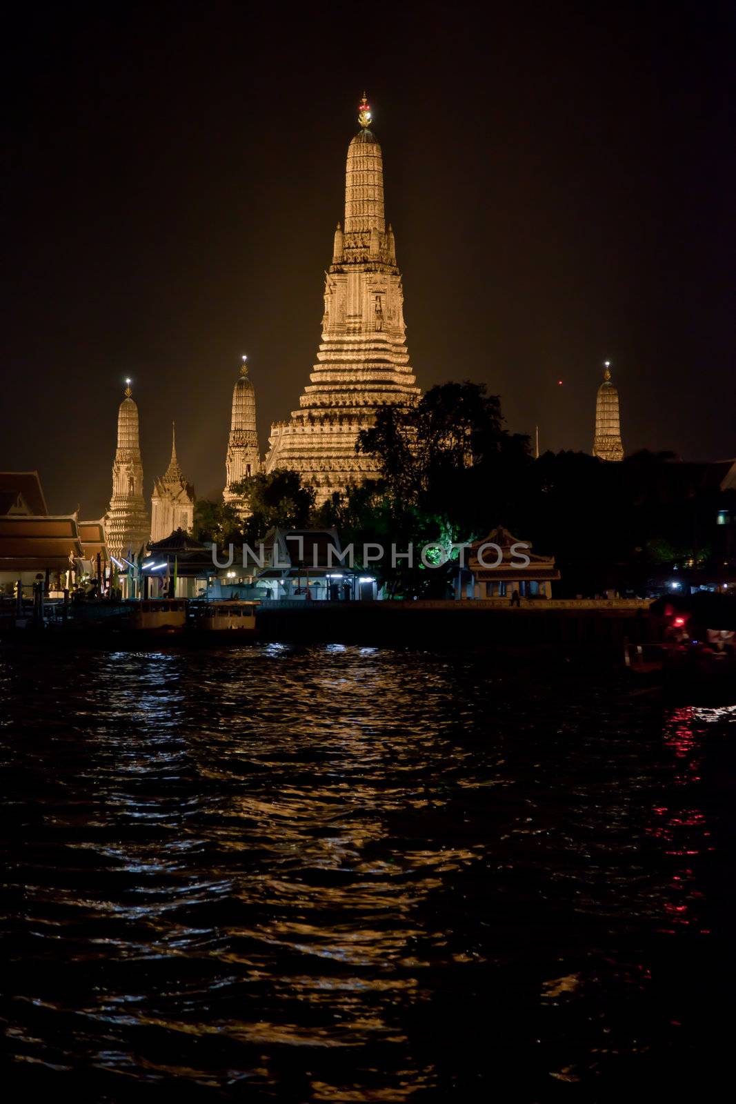 Wat Arun Thailand Temple by haiderazim