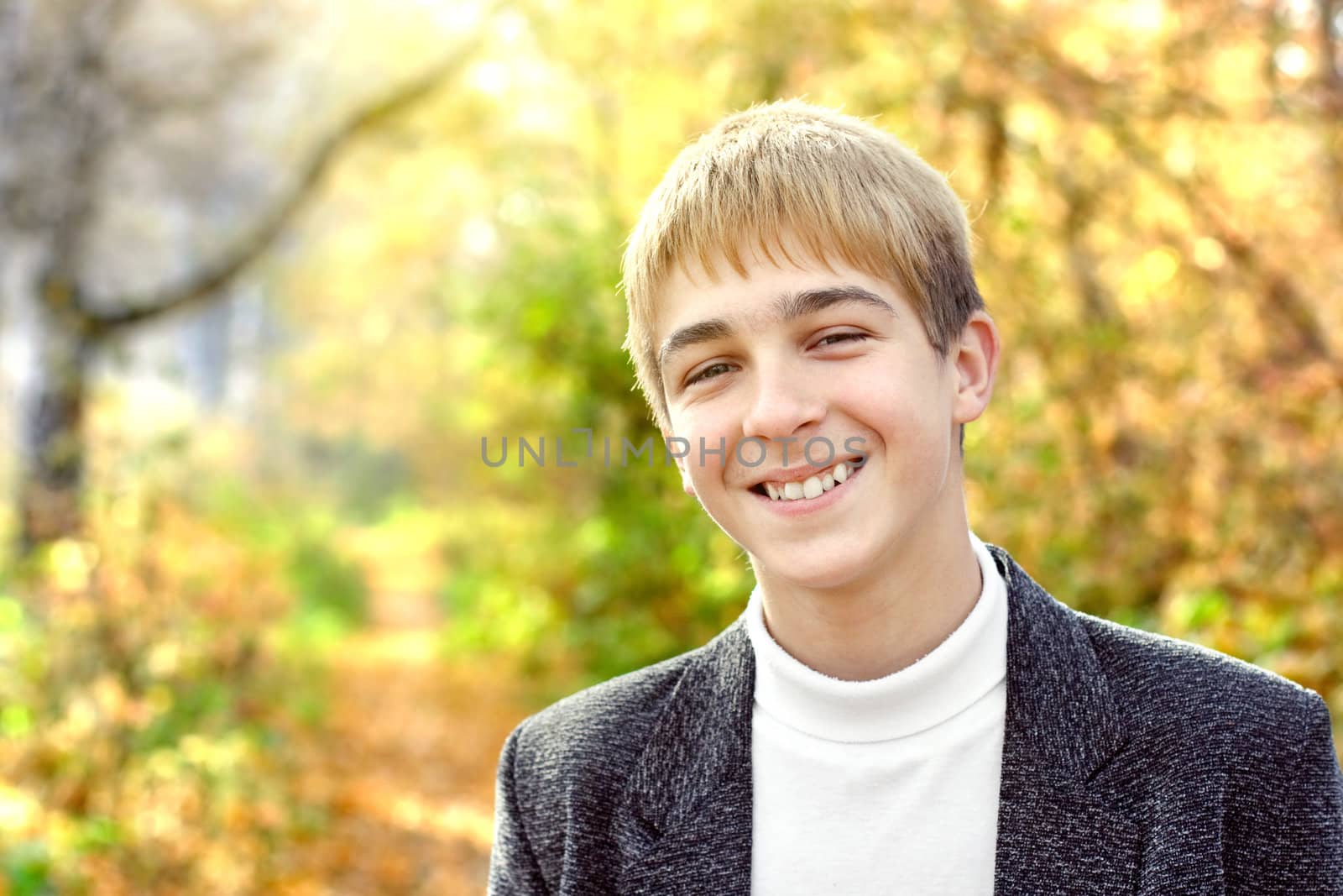 happy teenager portrait in the autumn park