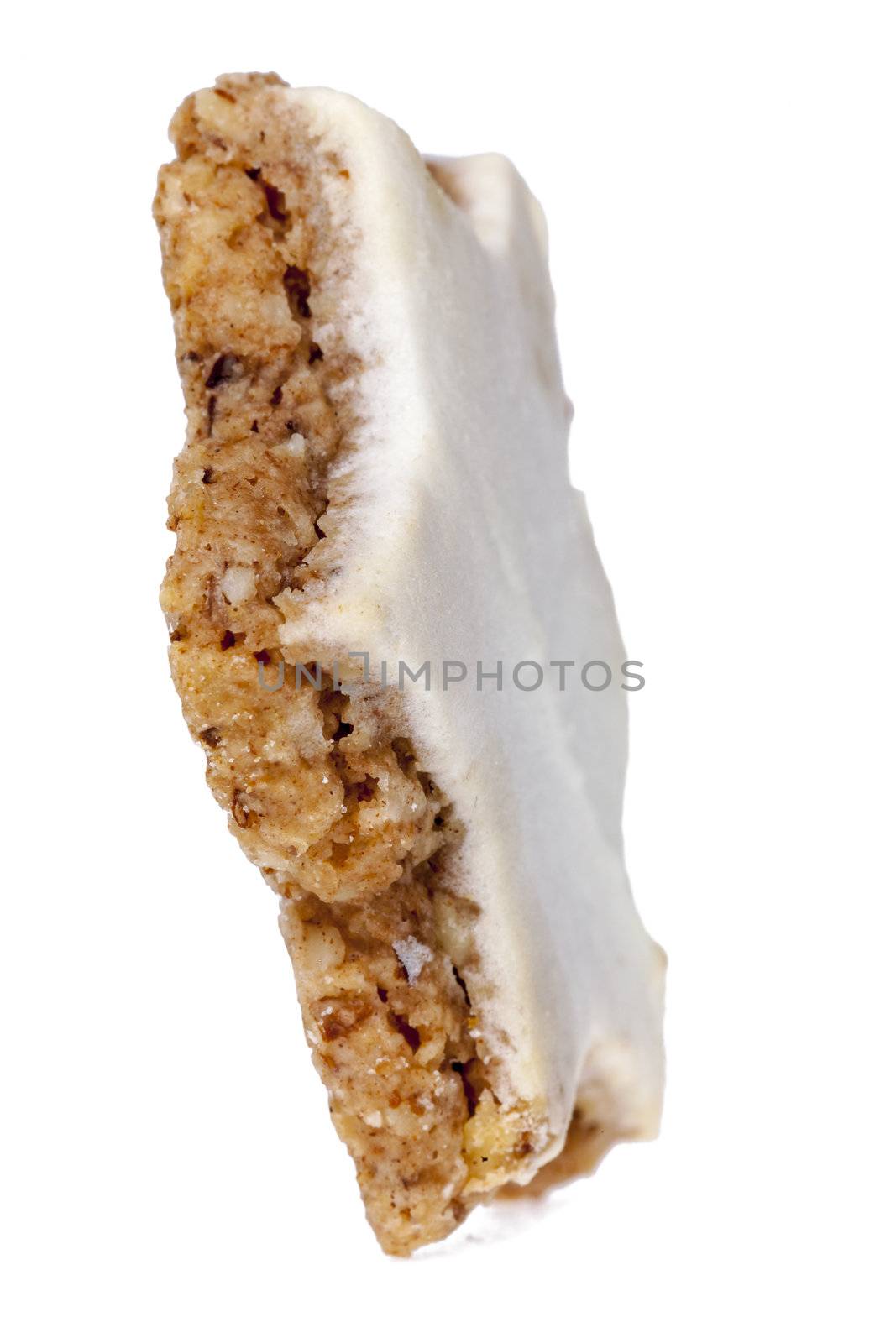 Image of a specific winter Alsatian star-shaped biscuit in a vertical position against a white background.