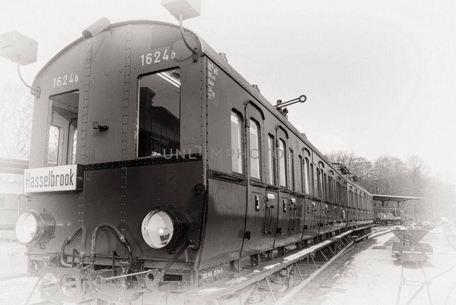 Old disused Railcar by Fr@nk