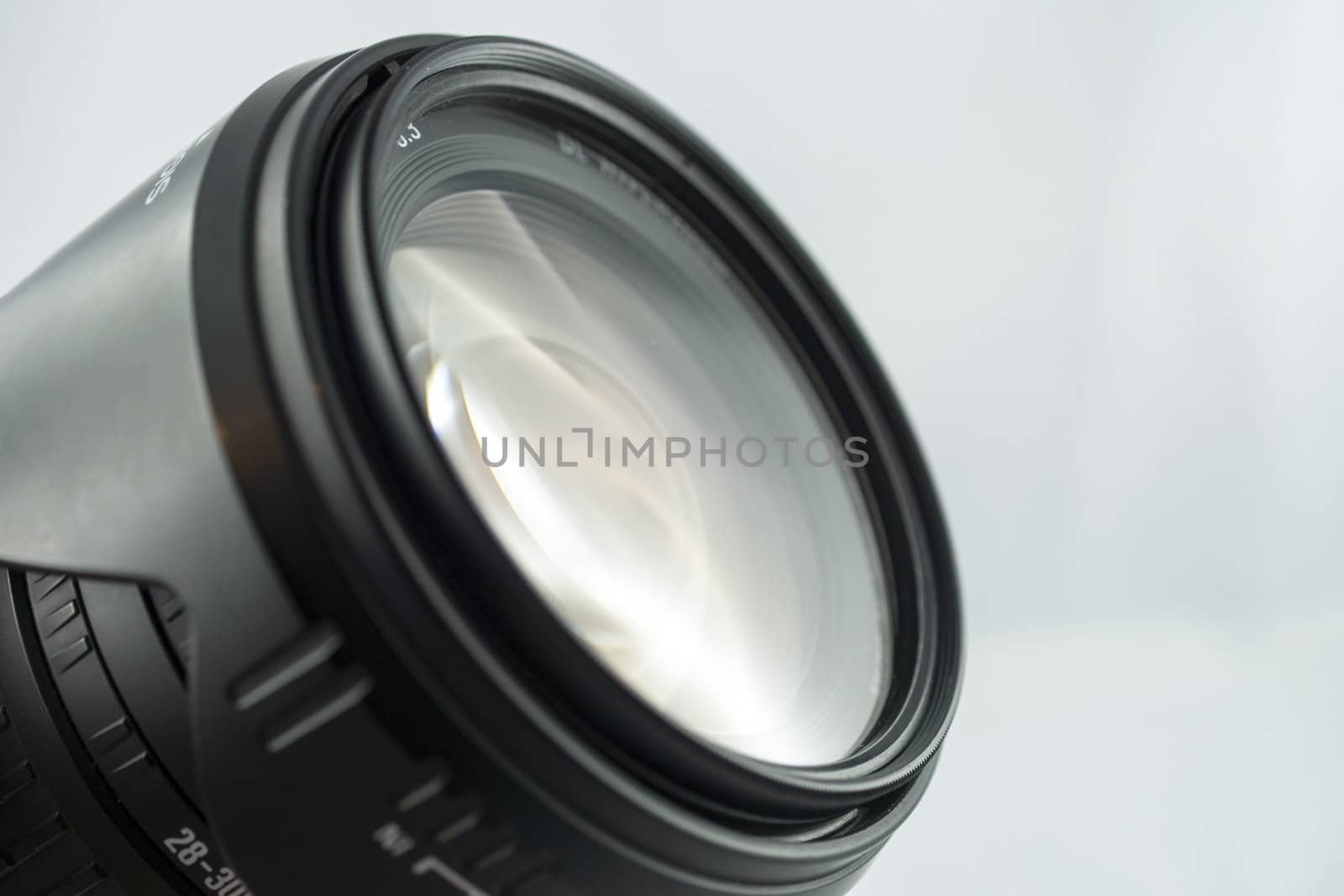 Lens with reflective gray and white background
