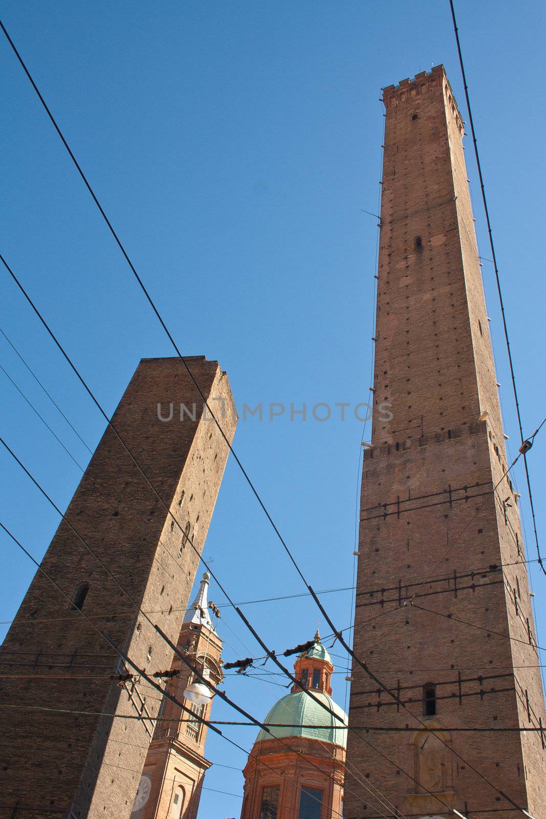 two towers - bologna by minoandriani