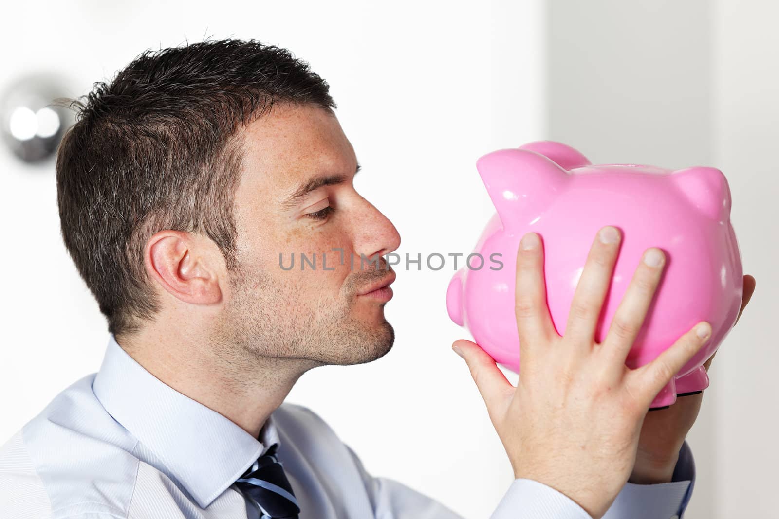 kinssing piggy bank