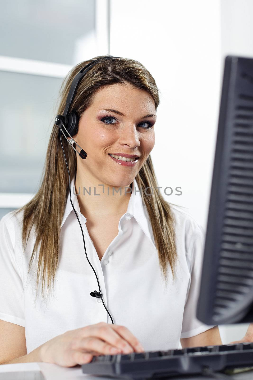 woman in calling center by vwalakte