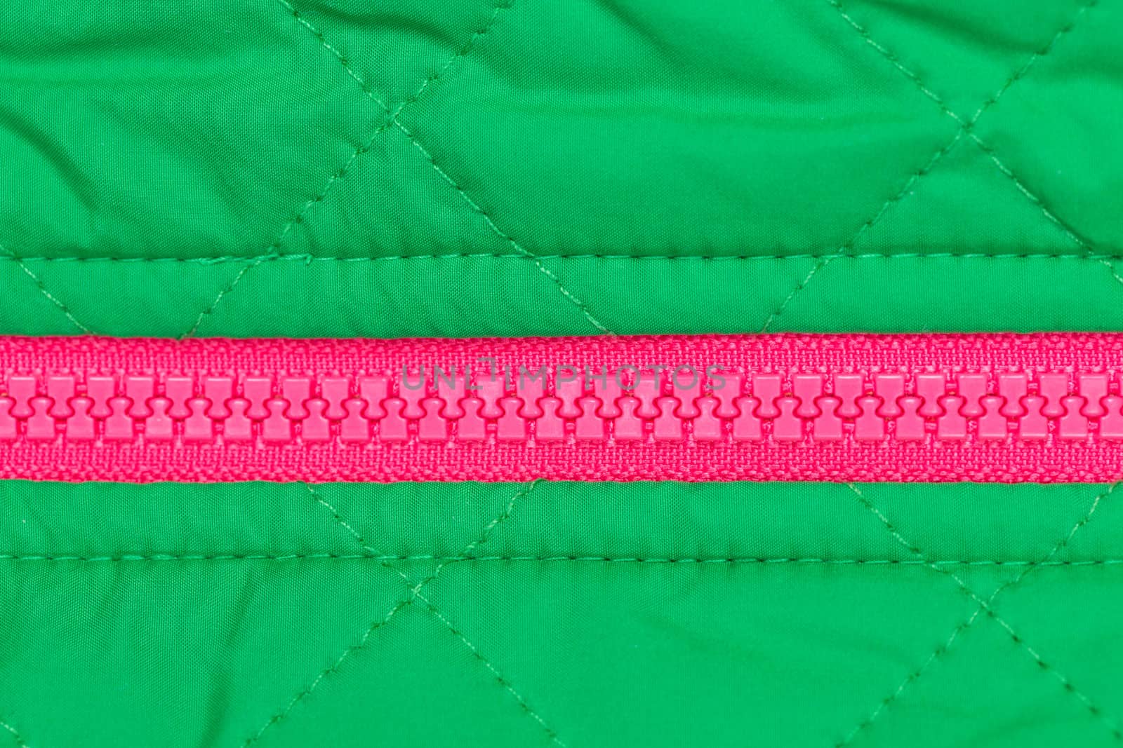 pink zipper on the green quilted fabric