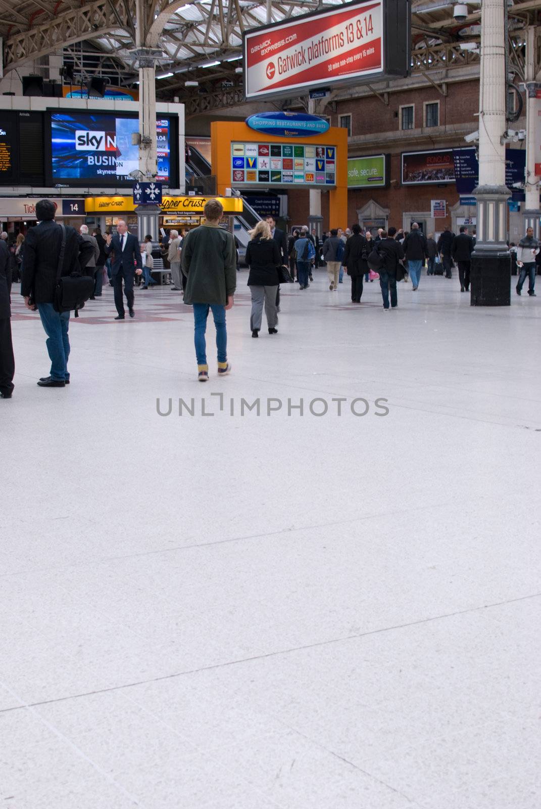 Victoria station, London by Dessie_bg