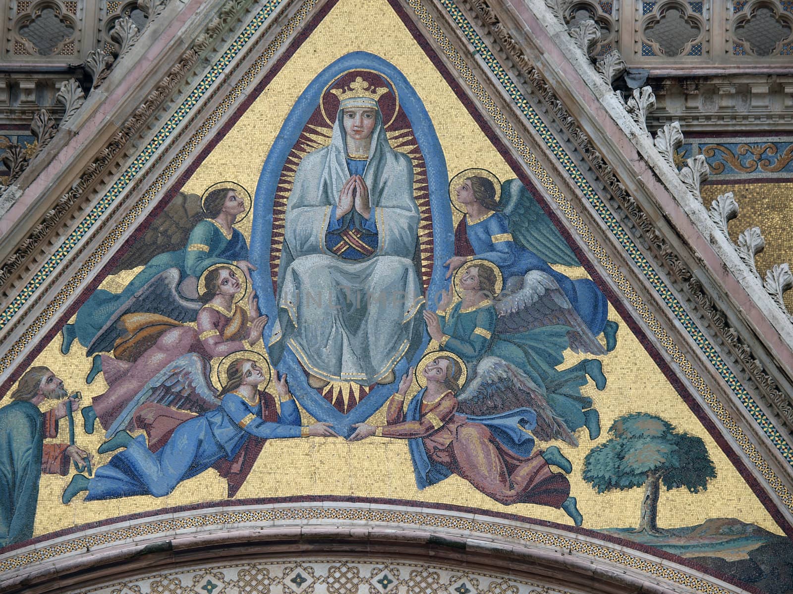 Orvieto - Duomo facade. The mosaic depicts the Assumption of Mary, designed by Giovanni di Buccio Leonardelli in 1366.