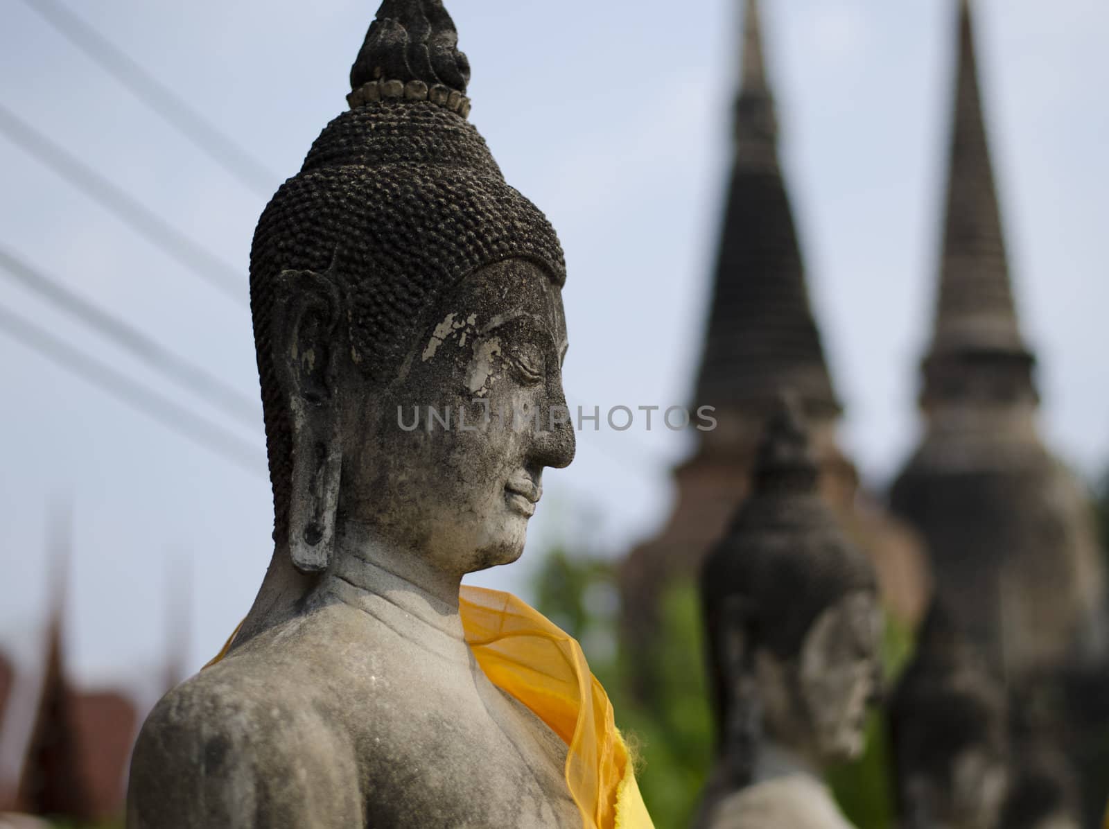 Cracked surface of old Buddha statue by siraanamwong