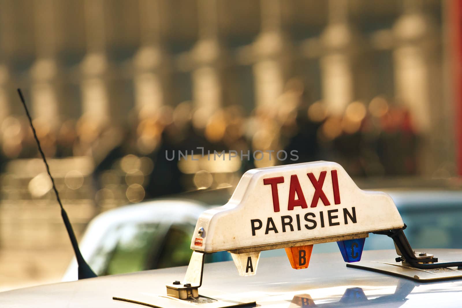 Taxi Parisien horizontal shot