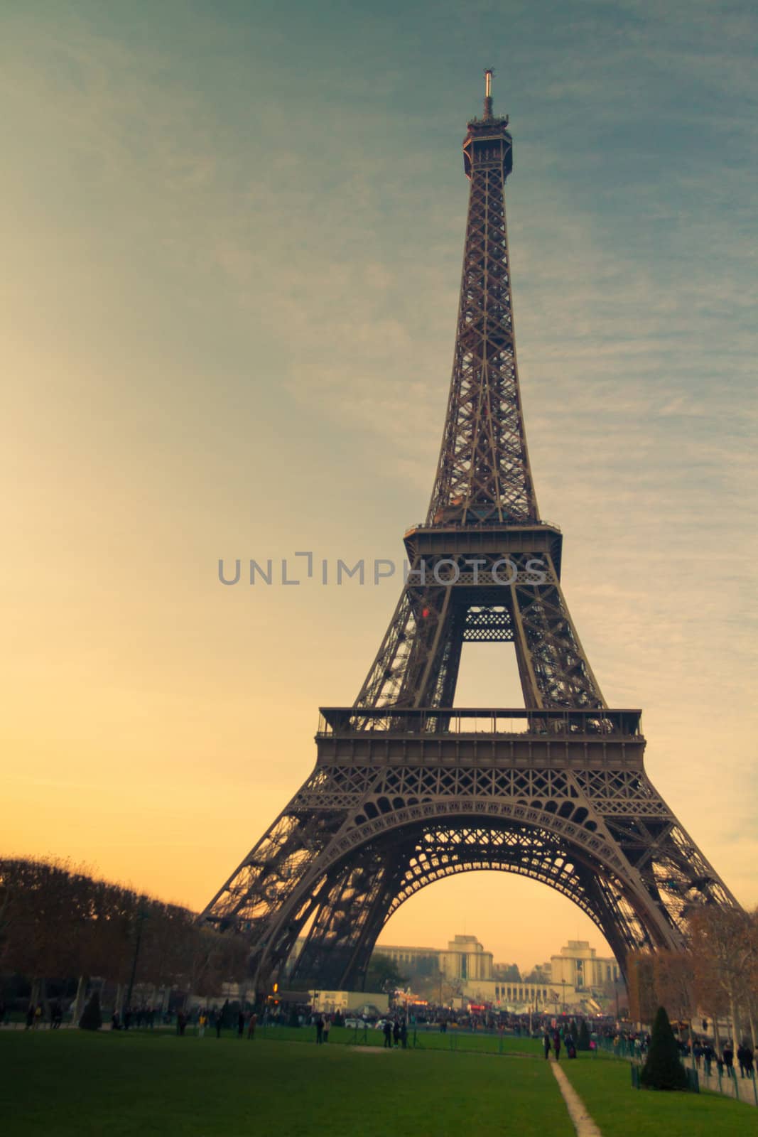 Eiffel tower on sunset by Lamarinx
