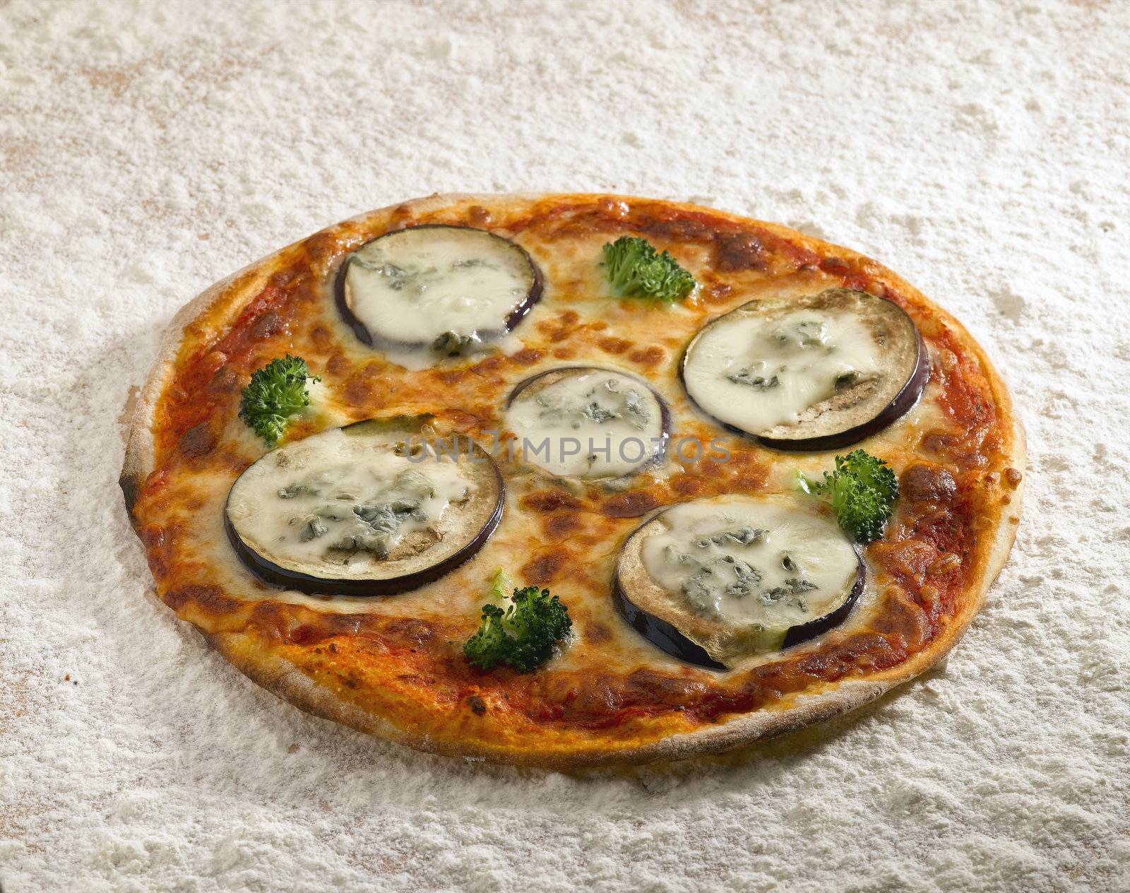 Eggplant pizza. by pbombaert