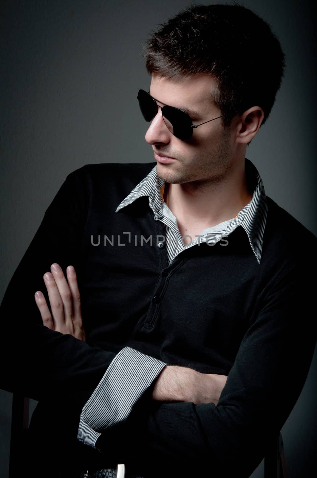 Young man looking in the opposite side wearing sunglasses