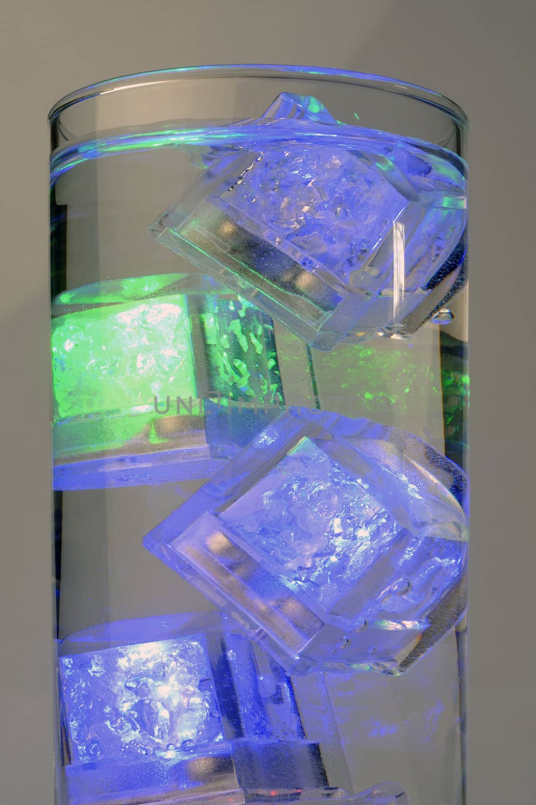 Luminous ice floes to have fun
