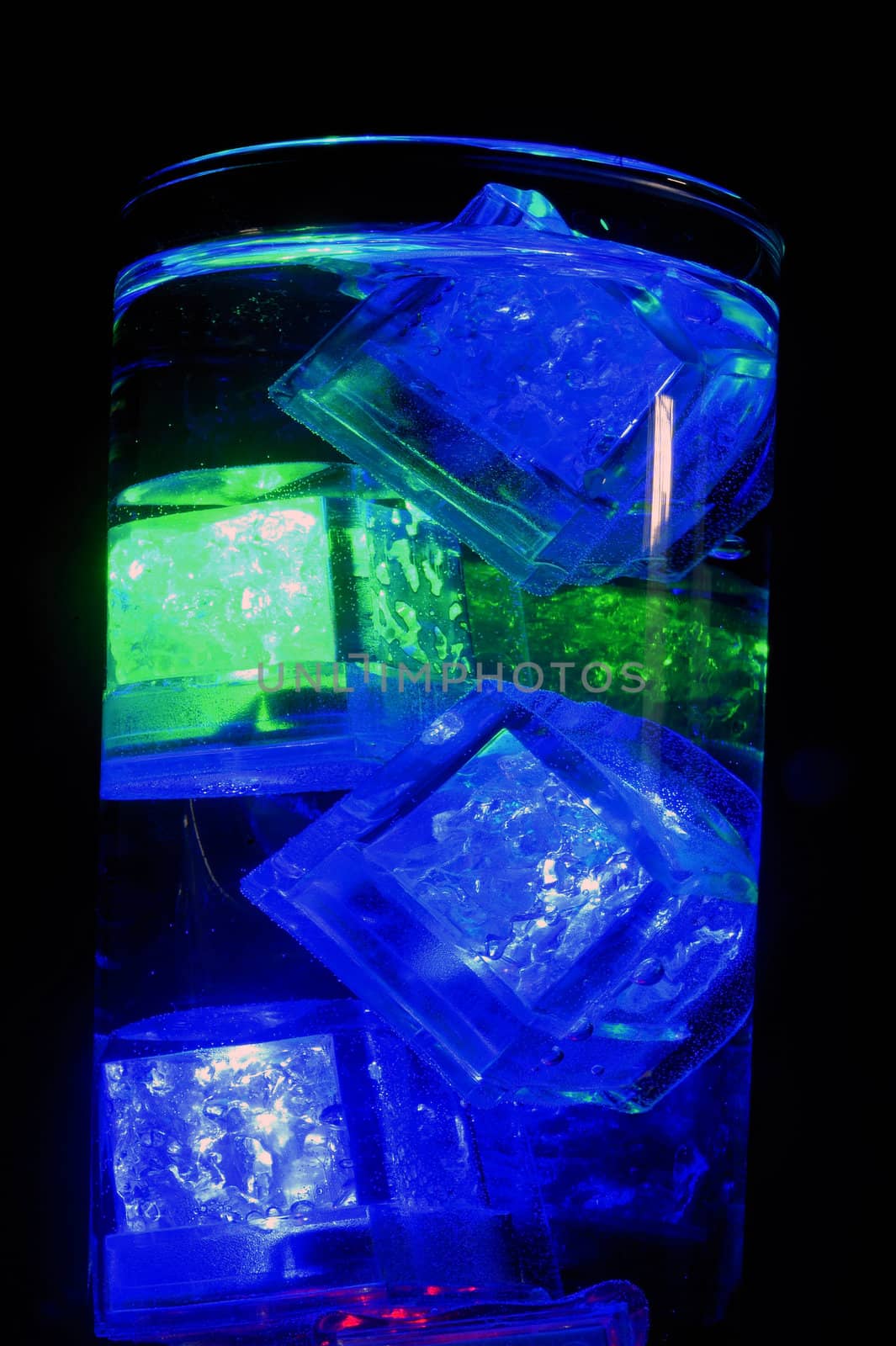 Luminous ice floes to have fun