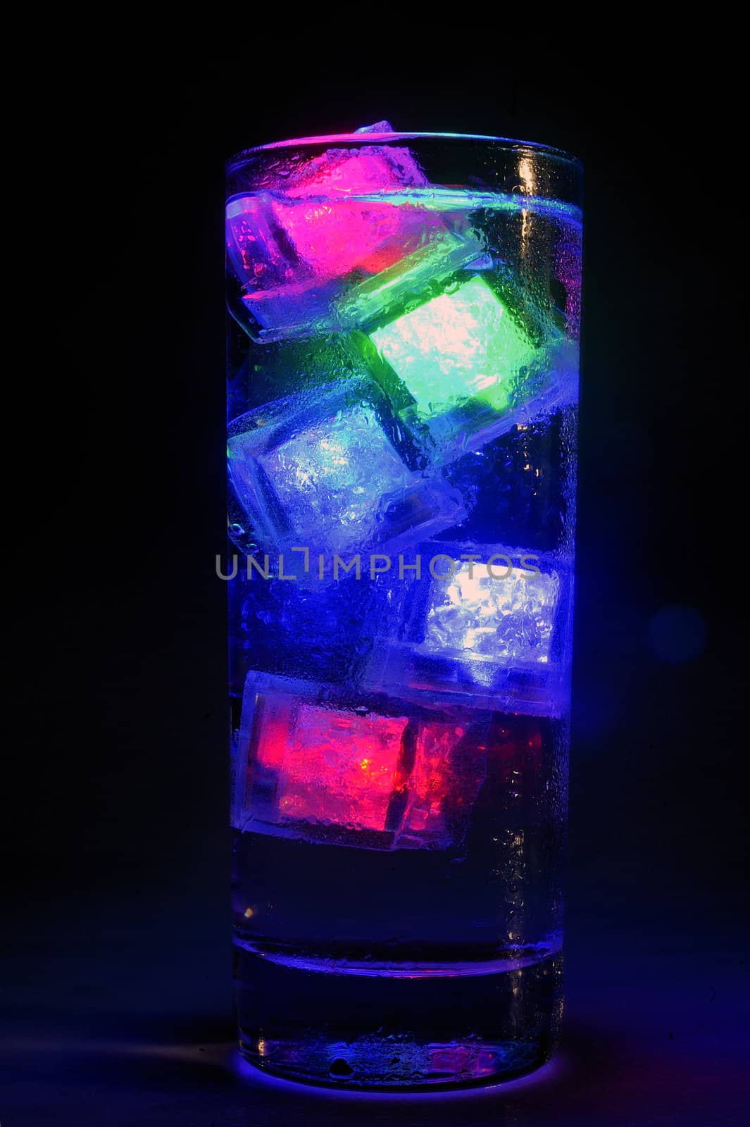 Luminous ice floes to have fun