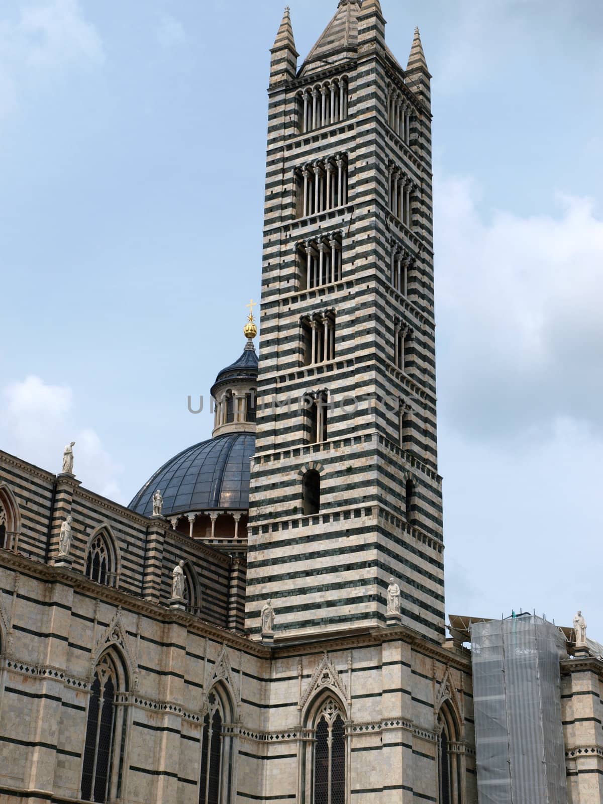  The Duomo of Siena, which was built in the 12th and 13th centuries, is one of the prettiest churches in Gothic style in Italy