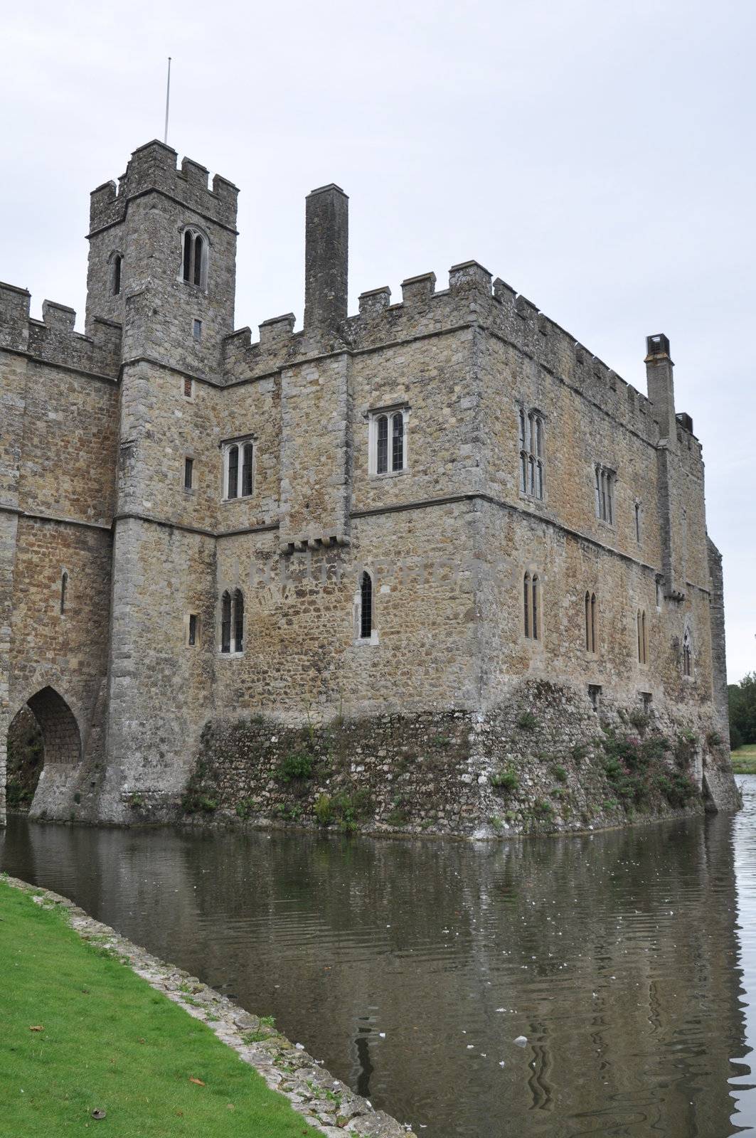 Leeds Castle by sainaniritu