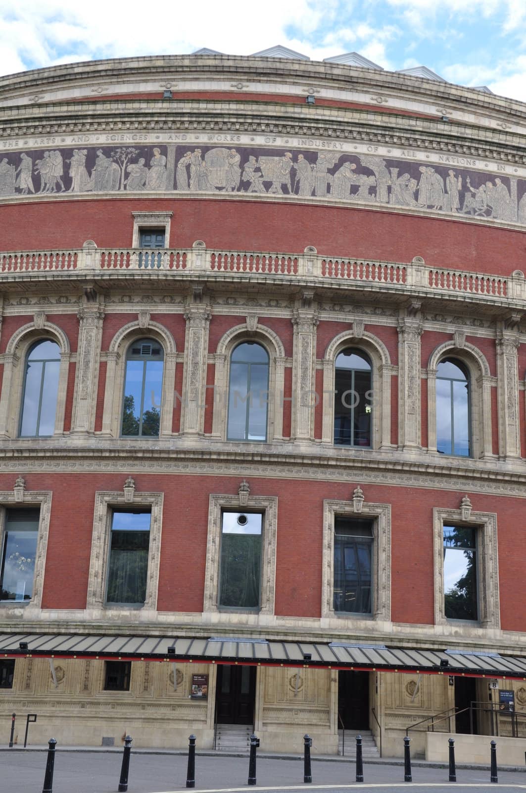 Royal Albert Hall in London by sainaniritu