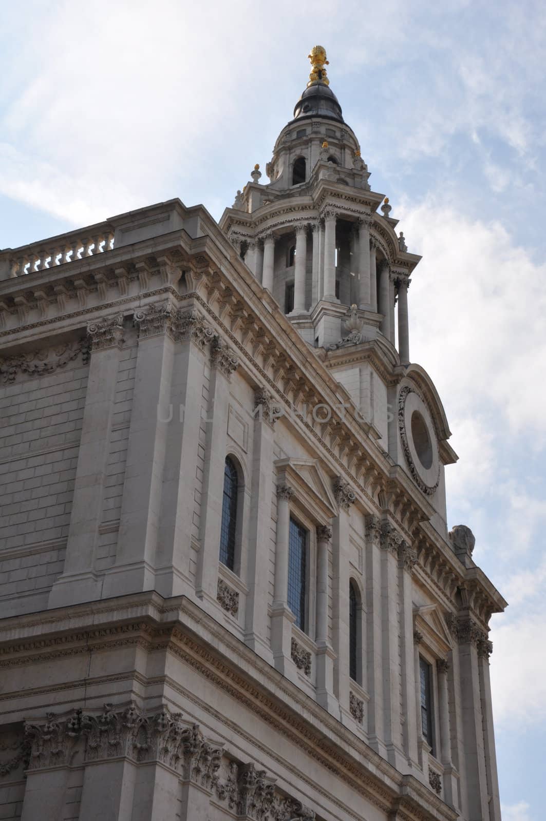 St Paul's Cathedral in London by sainaniritu