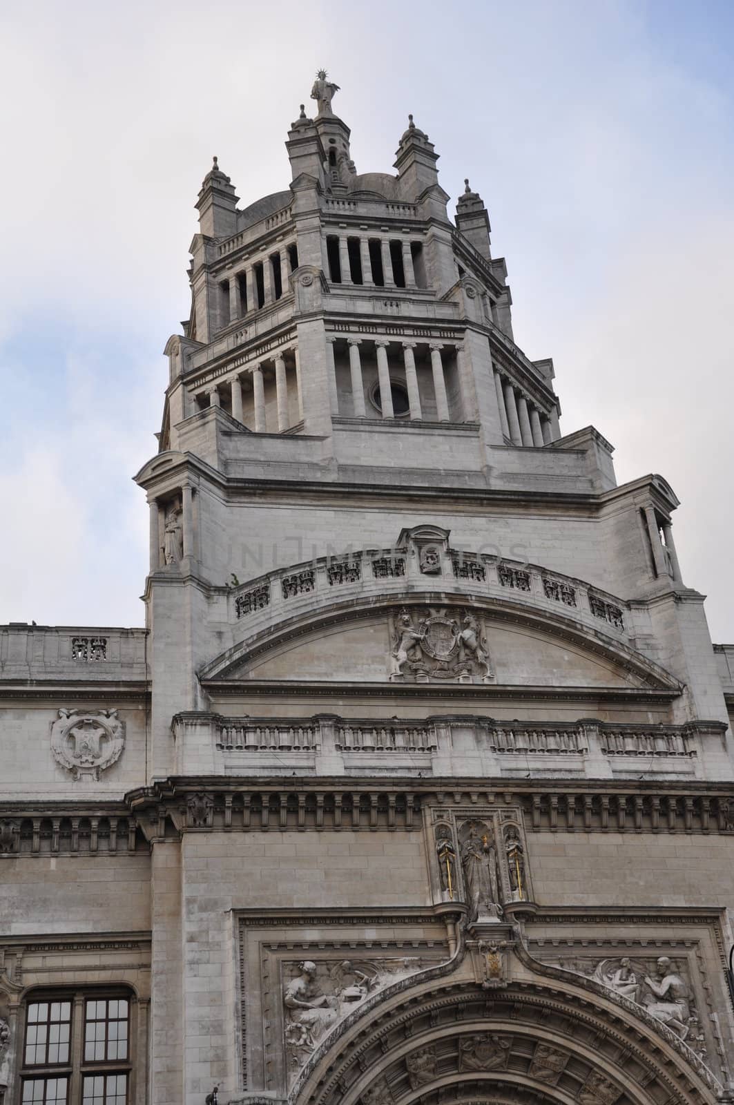 Victoria & Albert Museum in London by sainaniritu