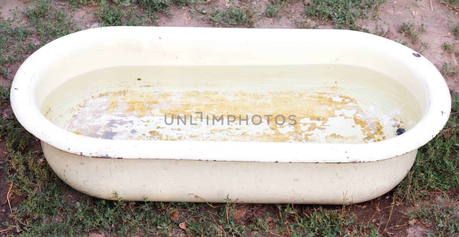 old white bath