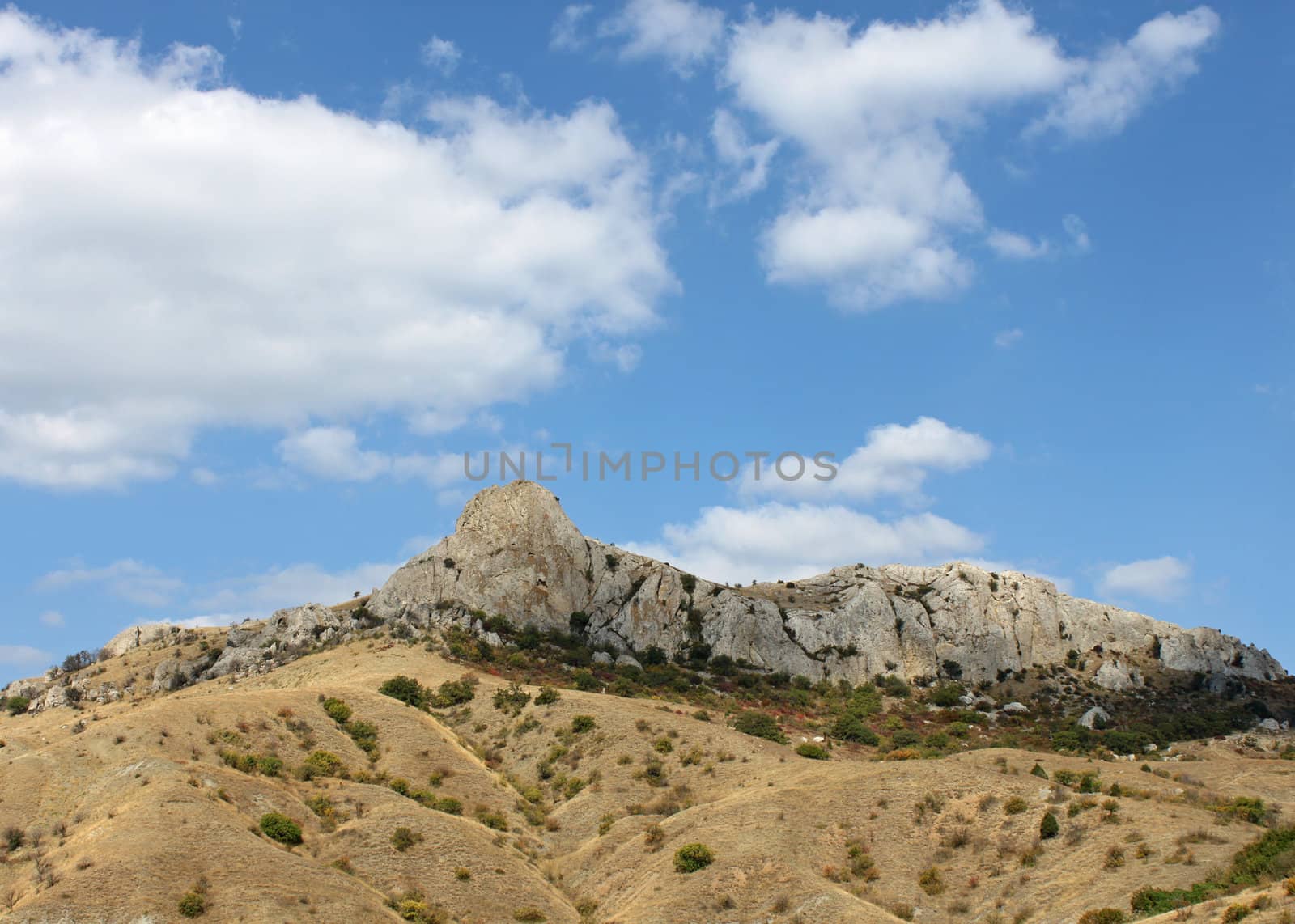 view on Ashlamalyk mountain under blue cloudy sky