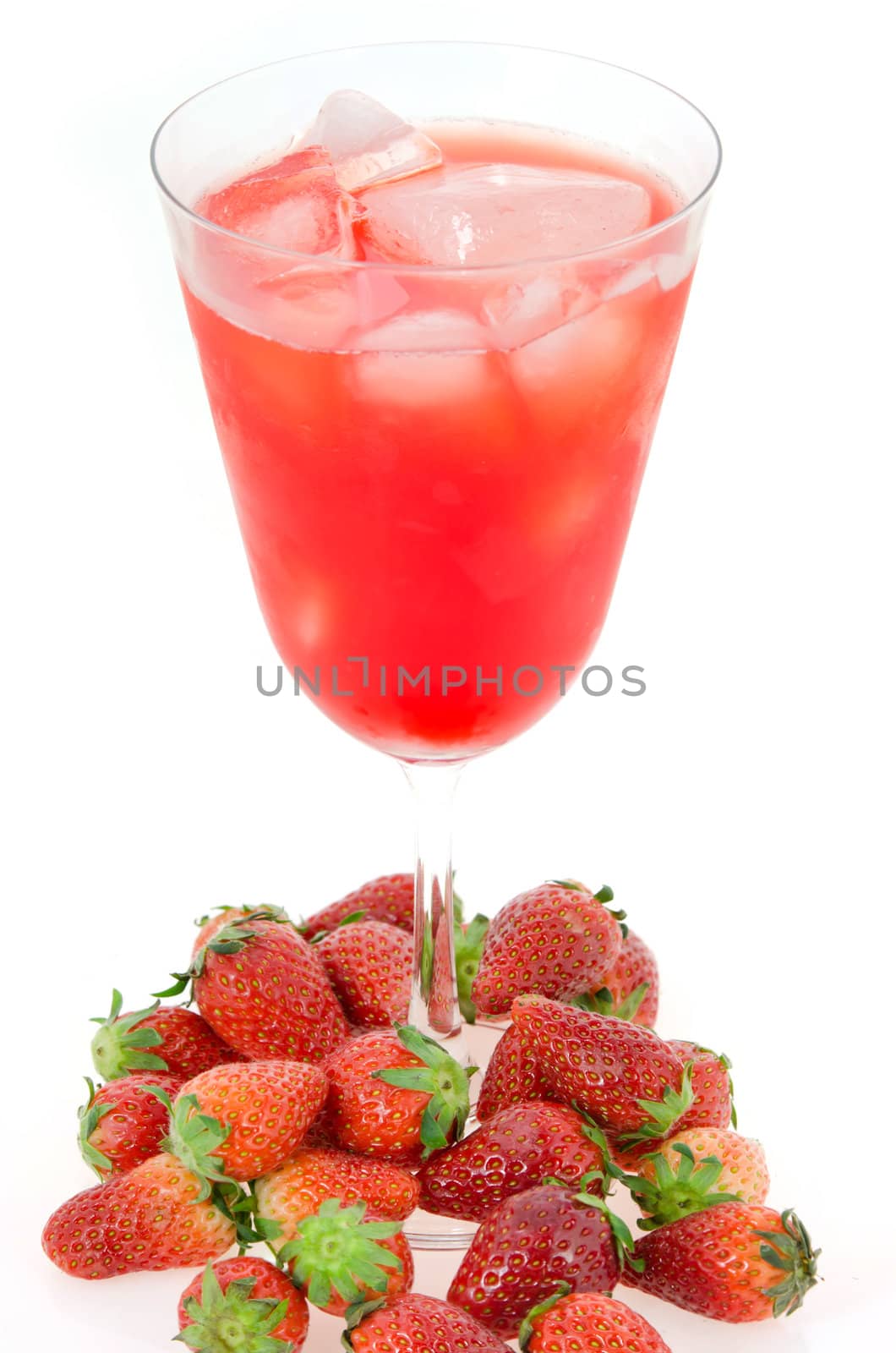 close up ice strawberry juice and fresh ripe strawberry