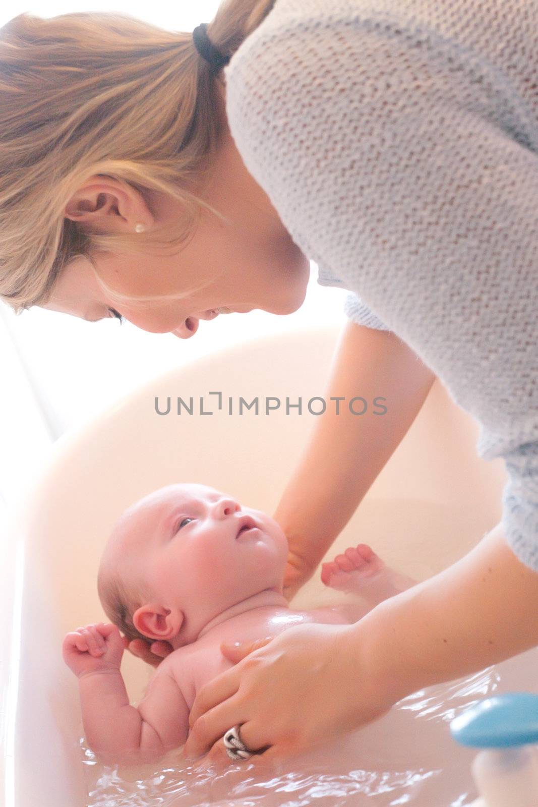 Baby bathtime by DNFStyle