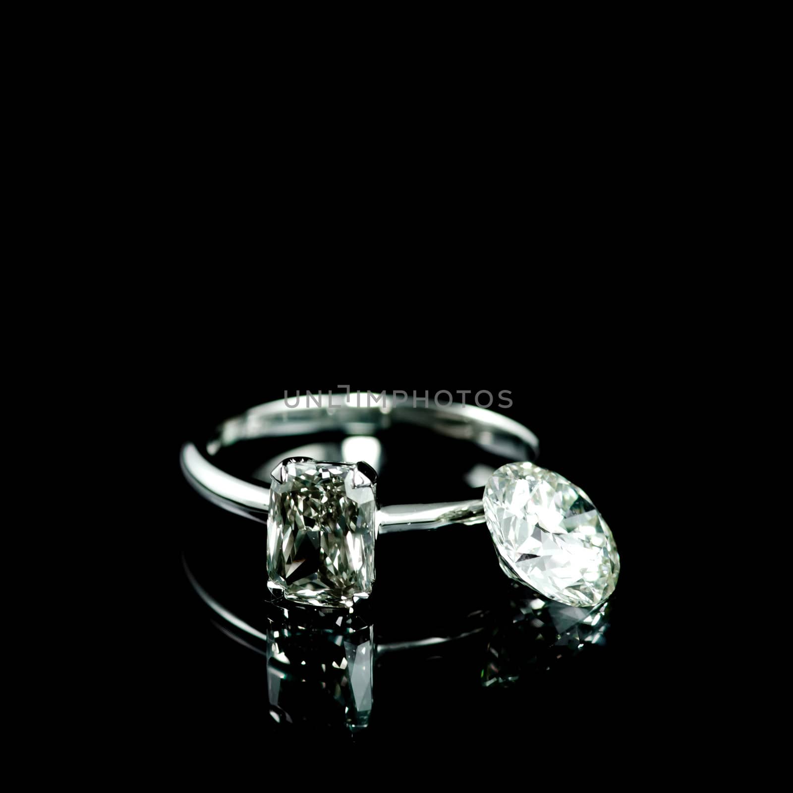 wedding diamond ring by hinnamsaisuy