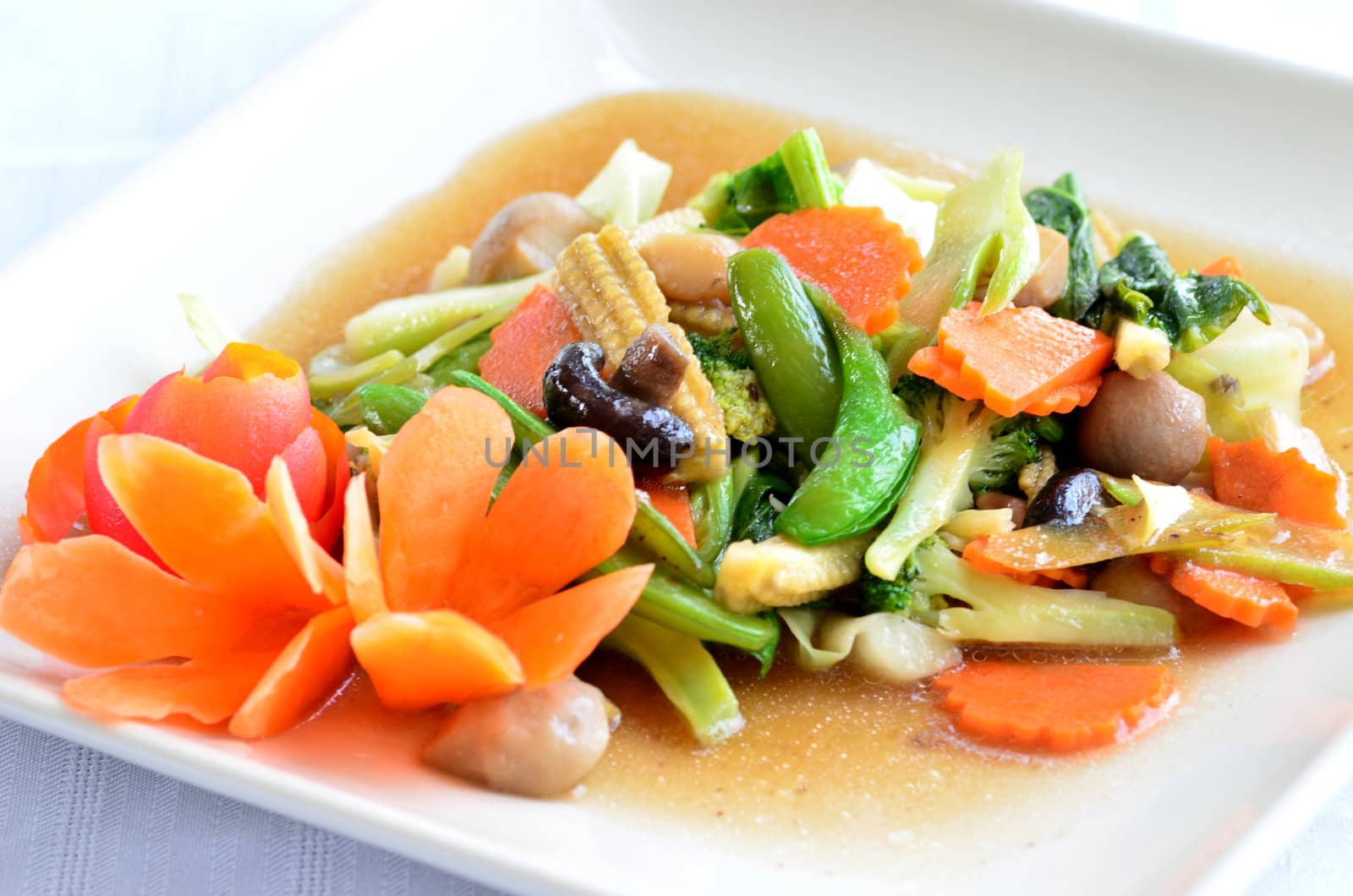 Sauted mixed vegetables in oyster sauce