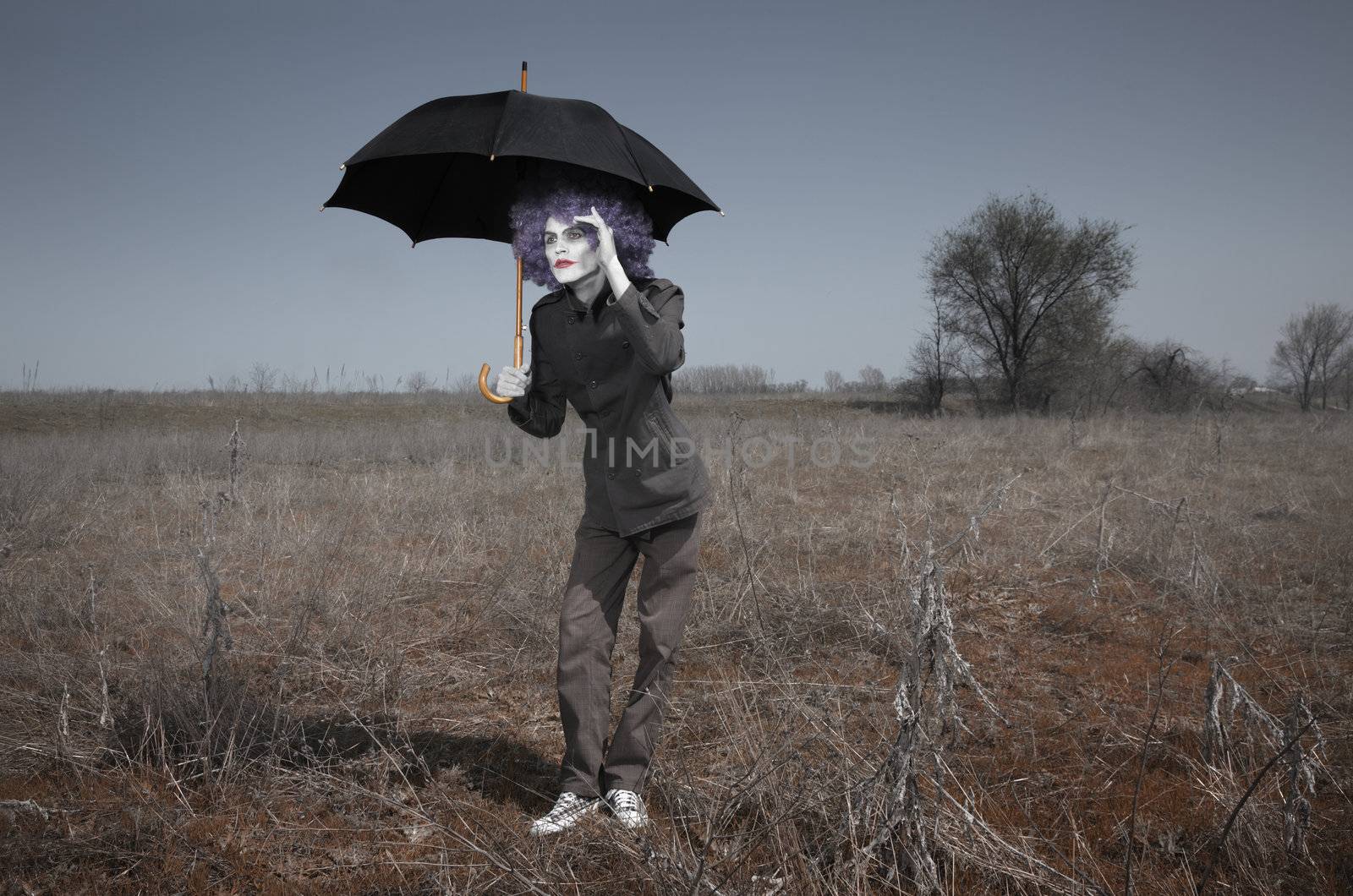 Funny man and umbrella by Novic