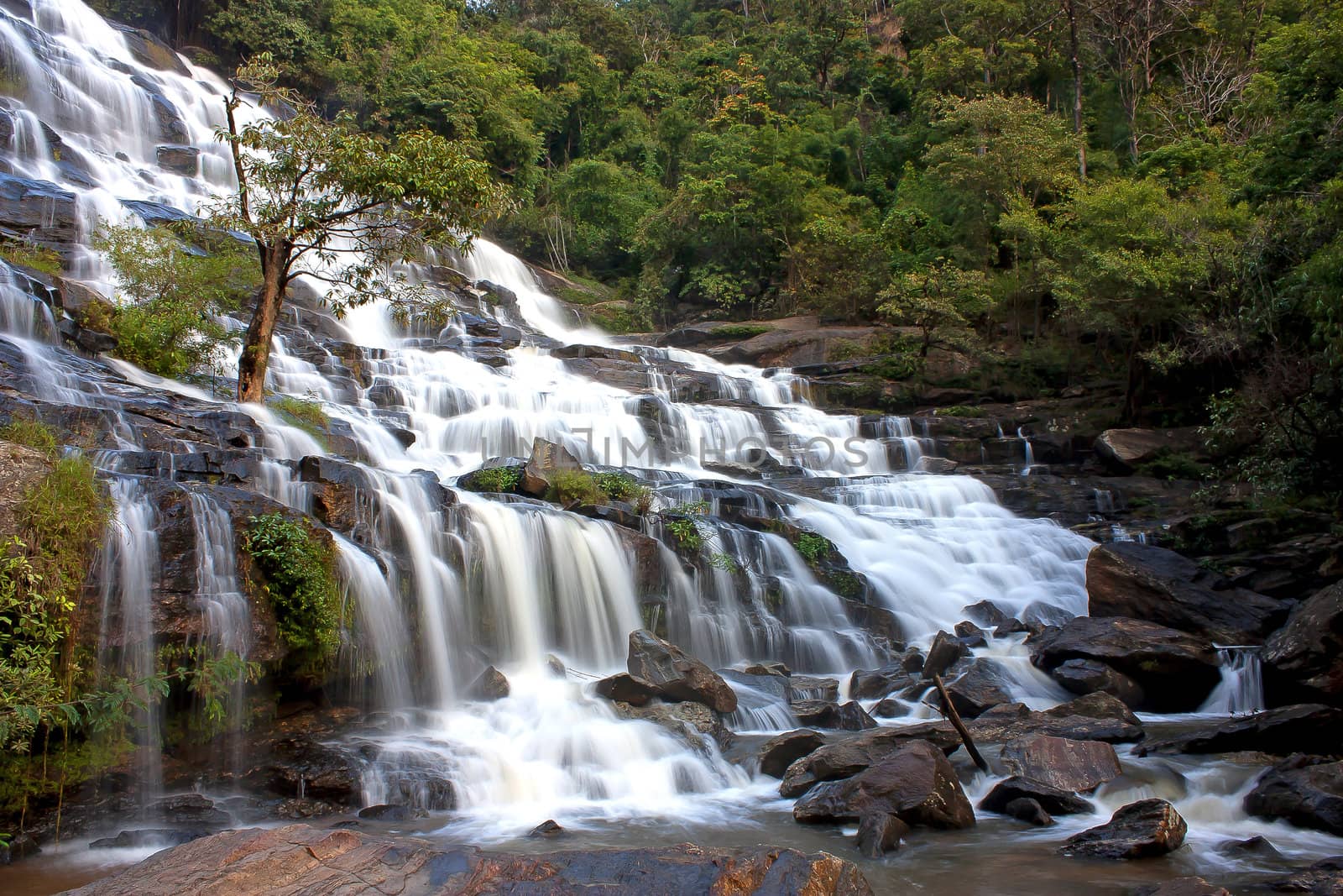 Mae Sa. waterfall by janniwet