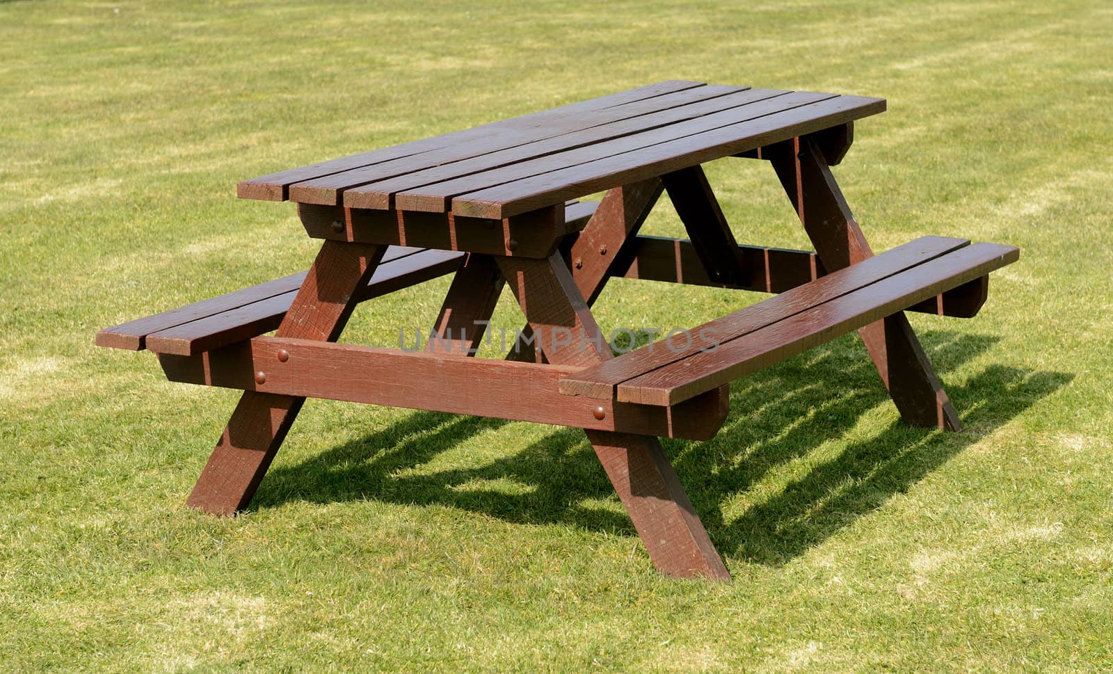 picnic table by hyrons