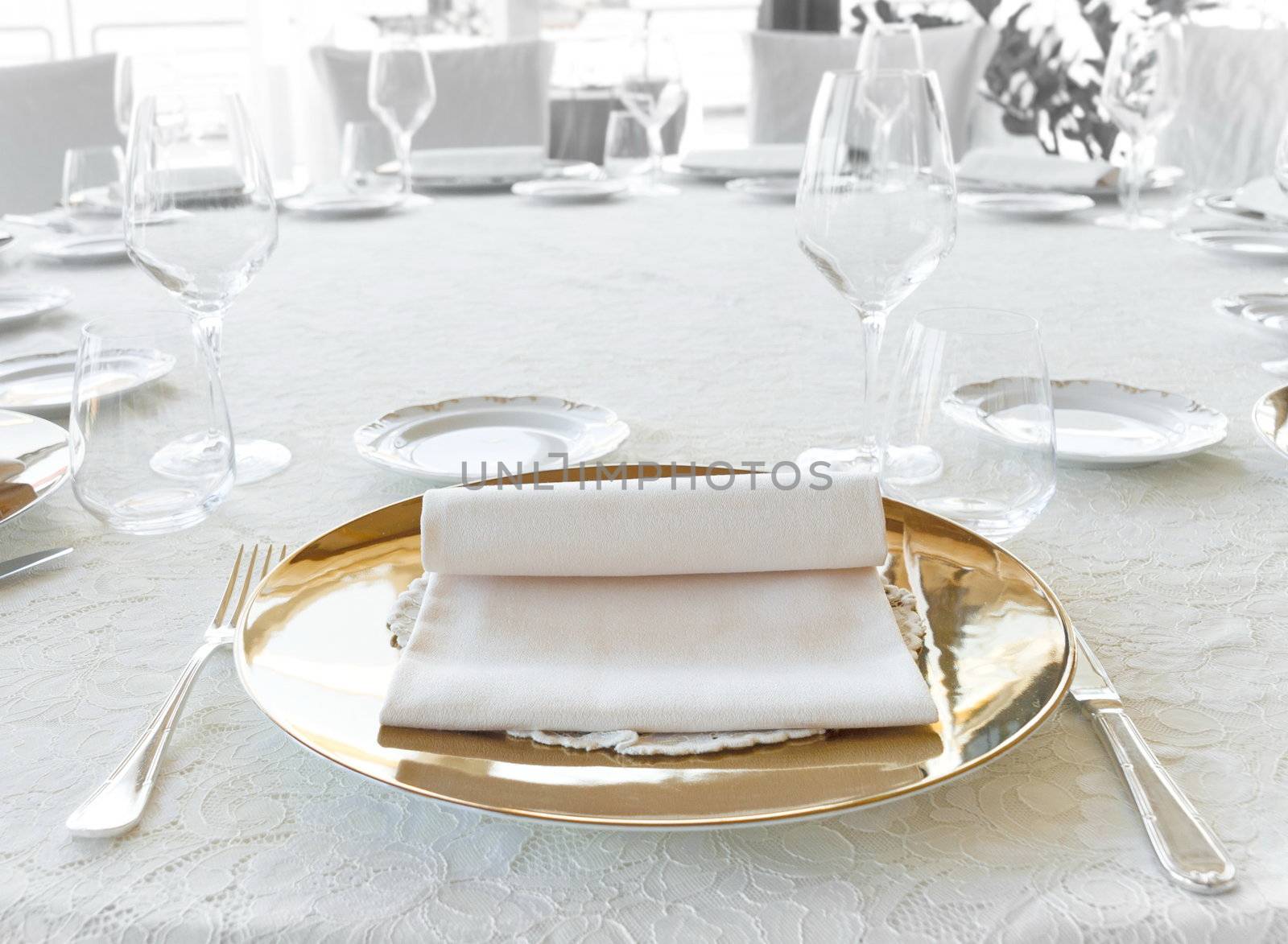 Wedding catering setting with plate and cutlery disposition on the table