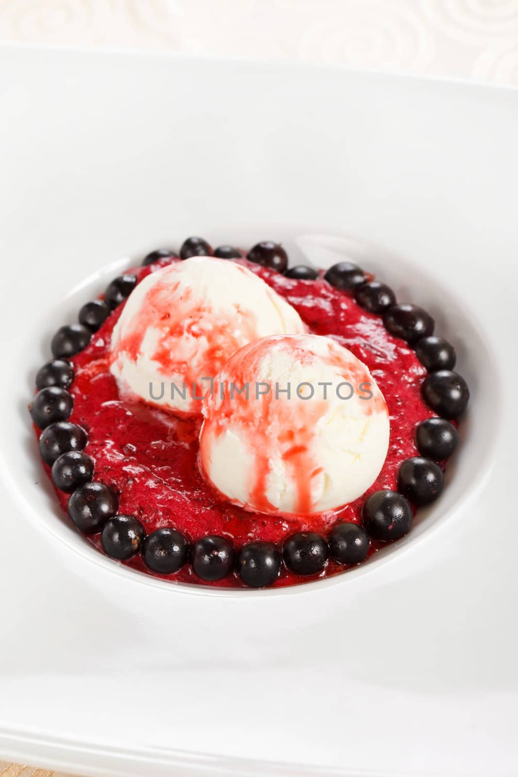 Ice cream with fresh berries