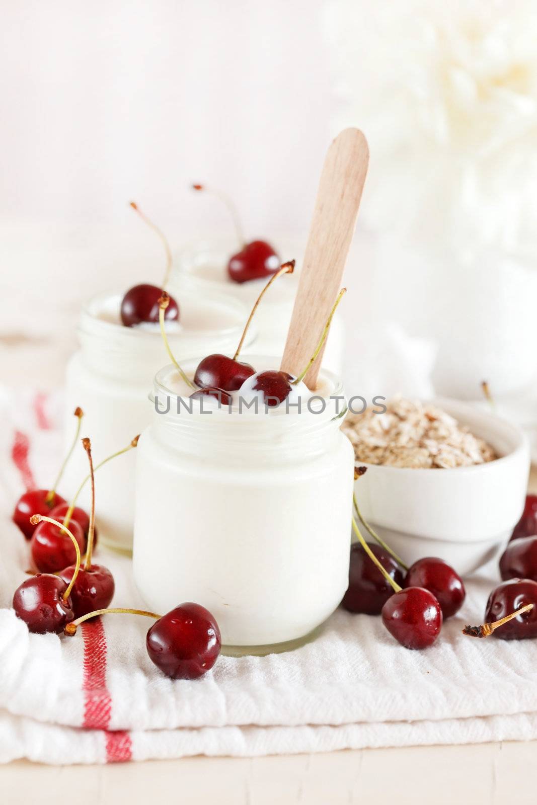 yoghurt with cherry by shebeko